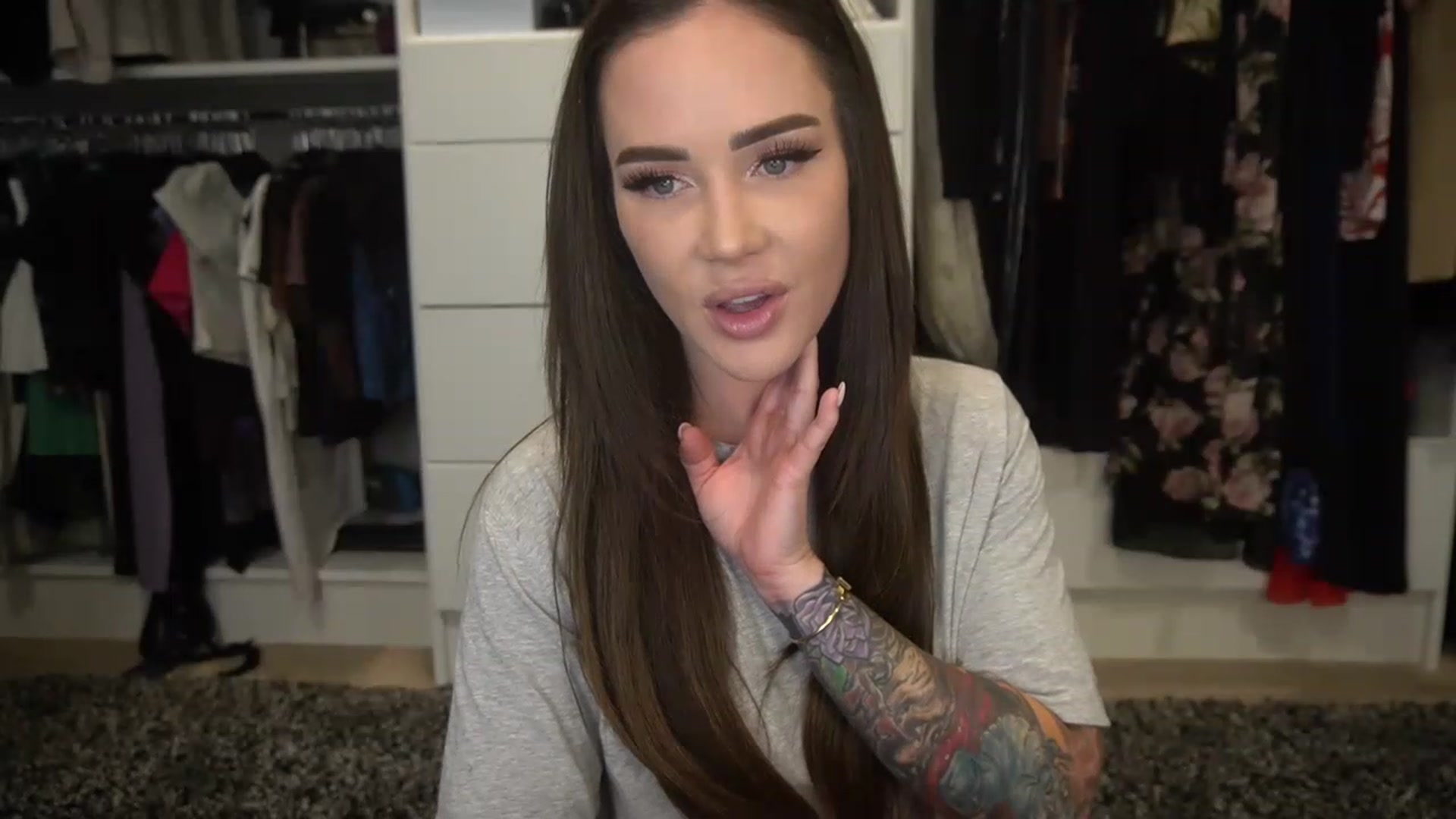 Gallery image thumbnail from VapePapi's myfreecams stream on, 06/20/2023, 22:30 image 16 of 20