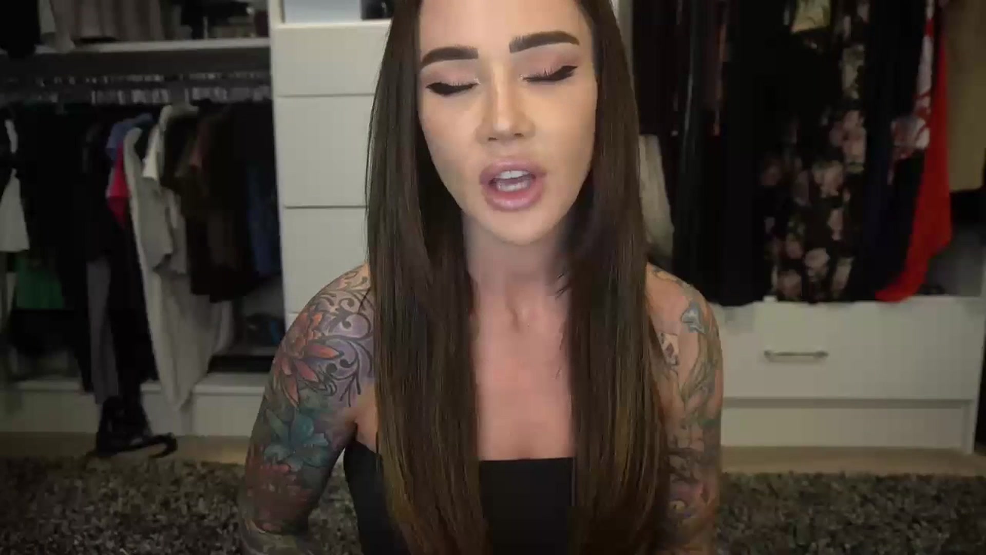 Gallery image thumbnail from VapePapi's myfreecams stream on, 06/26/2023, 22:37 image 17 of 20