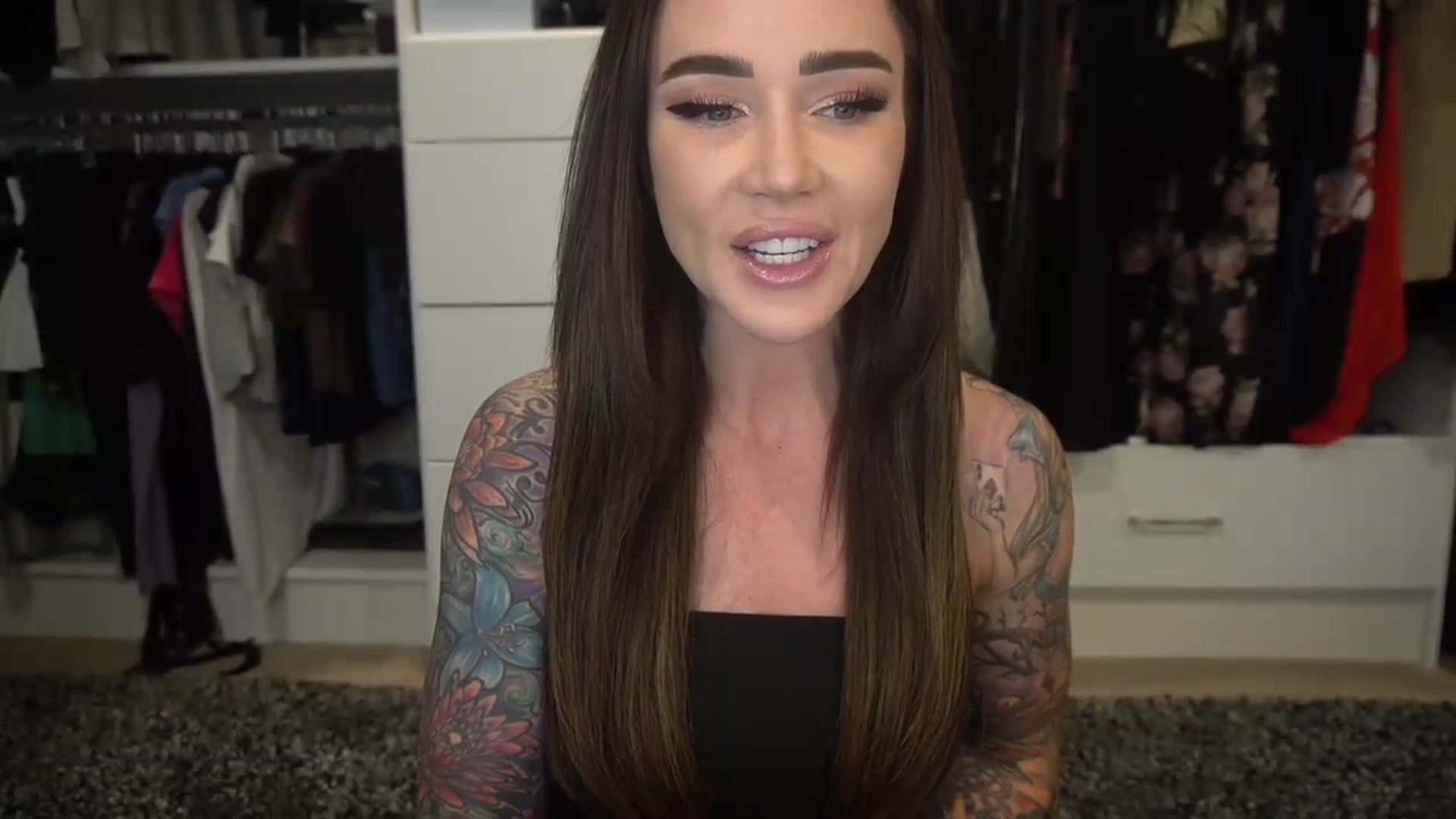 Gallery image thumbnail from VapePapi's myfreecams stream on, 06/26/2023, 22:37 image 2 of 20