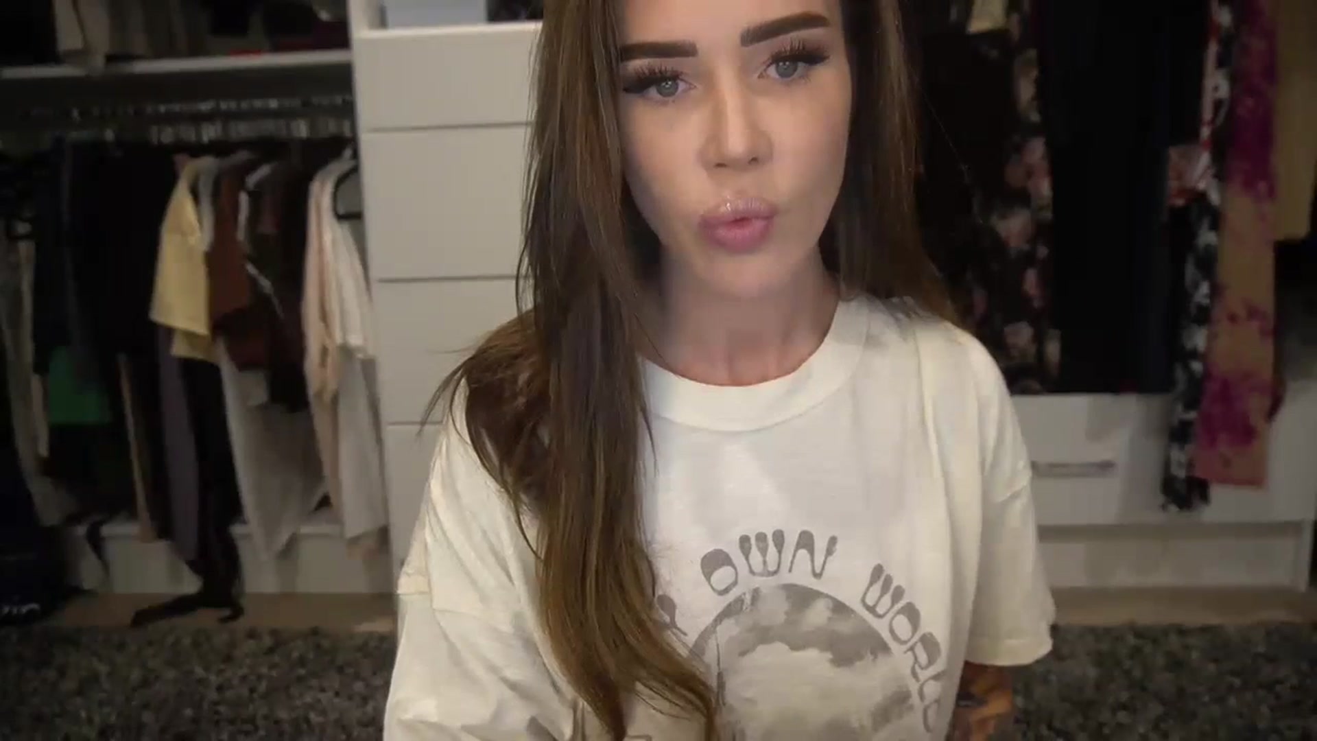 Gallery image thumbnail from VapePapi's myfreecams stream on, 08/06/2023, 20:03 image 2 of 20