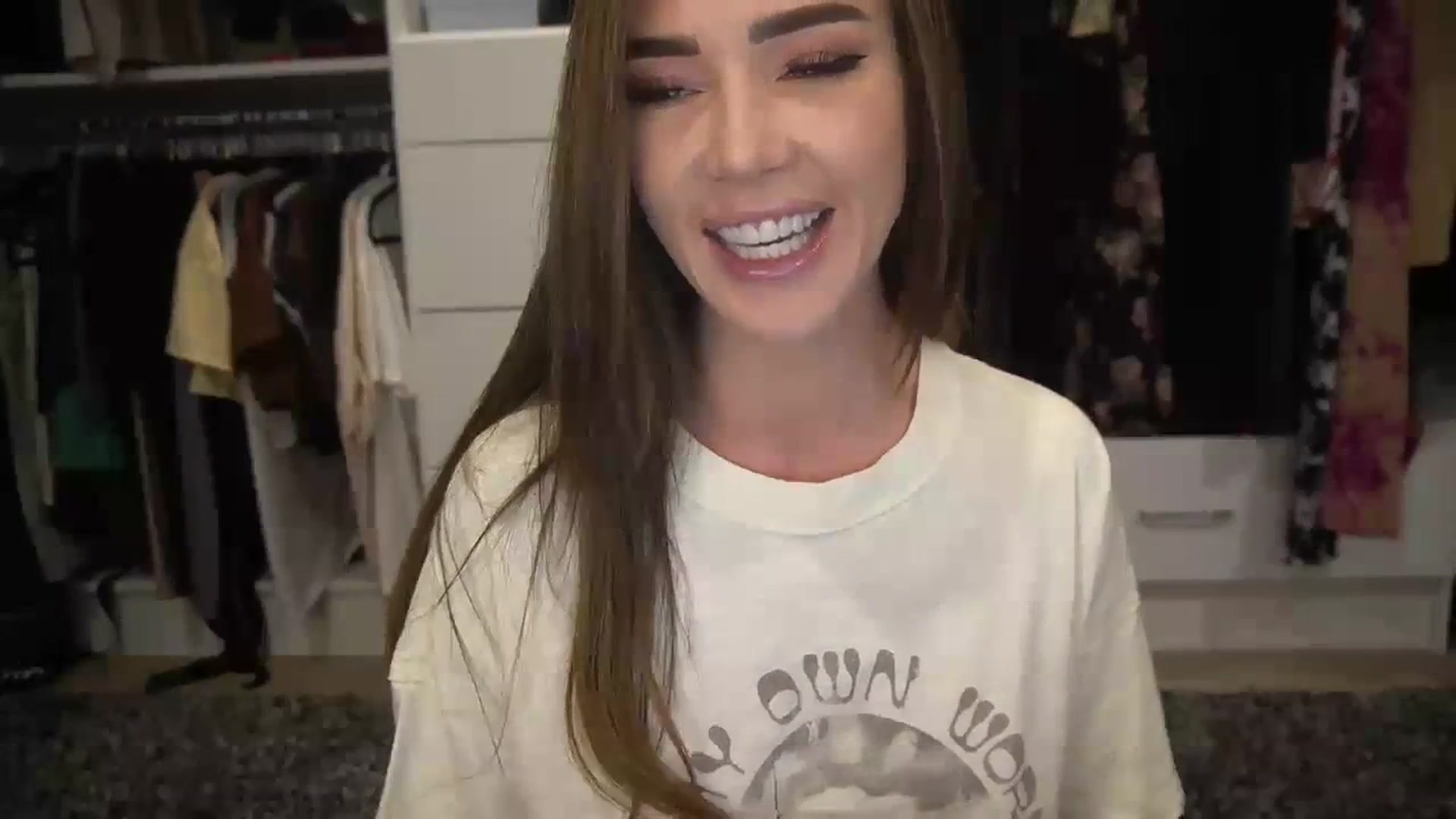 Gallery image thumbnail from VapePapi's myfreecams stream on, 08/06/2023, 20:03 image 16 of 20