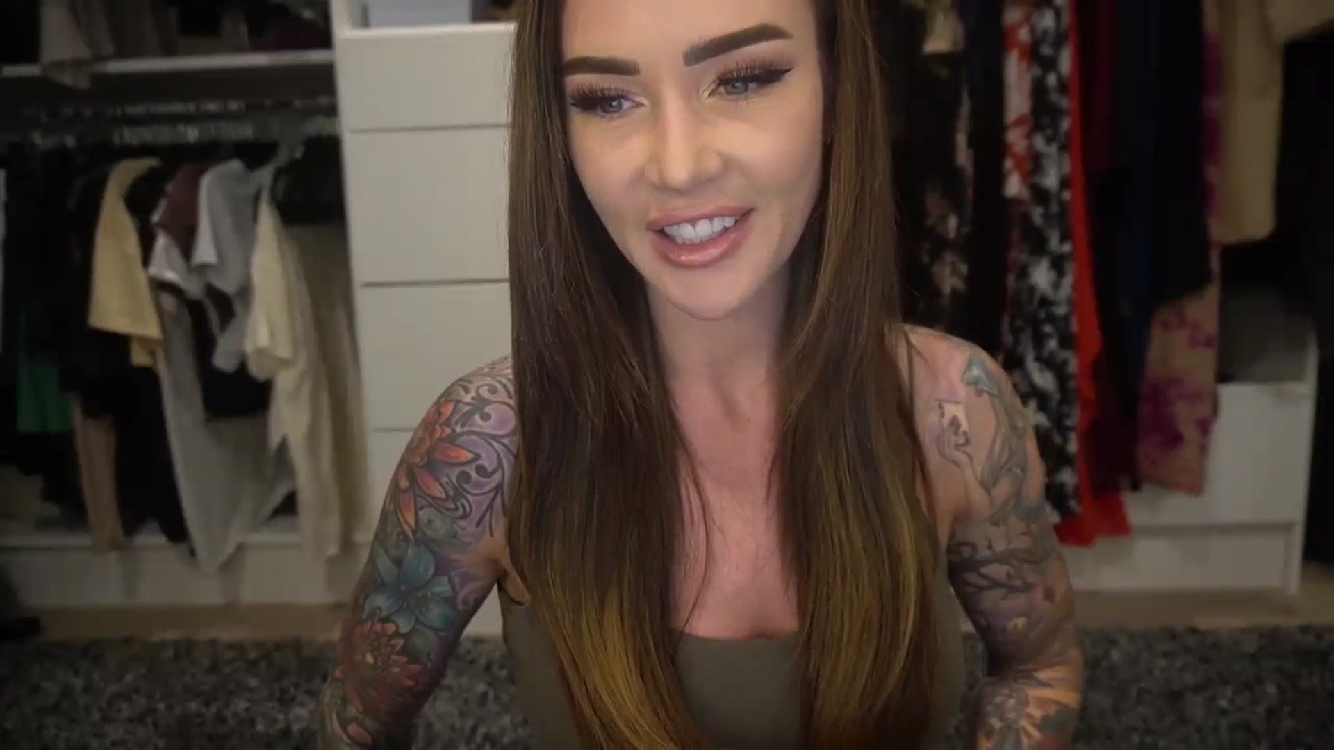 Gallery image thumbnail from VapePapi's myfreecams stream on, 09/10/2023, 20:00 image 9 of 20