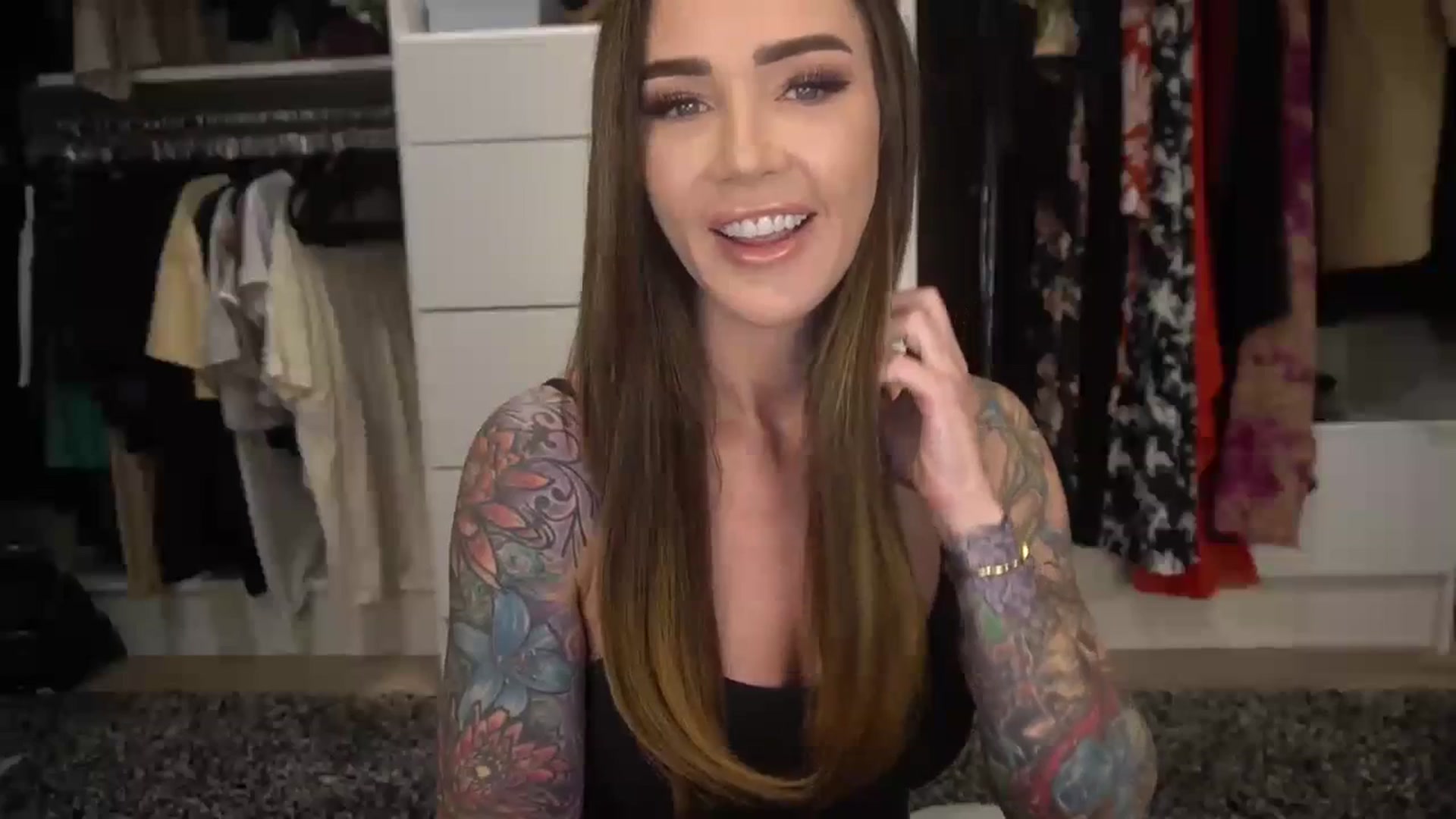 Gallery image thumbnail from VapePapi's myfreecams stream on, 09/17/2023, 19:56 image 2 of 20