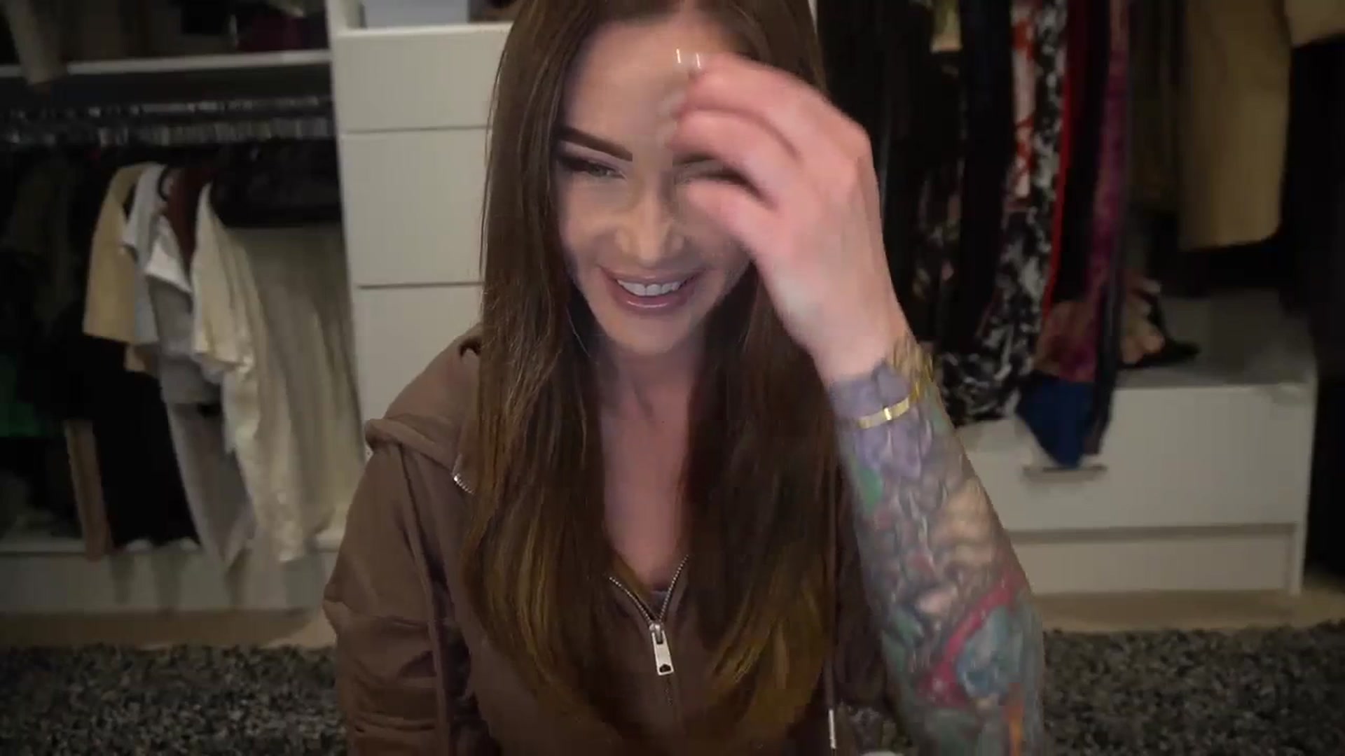 Gallery image thumbnail from VapePapi's myfreecams stream on, 10/17/2023, 21:41 image 3 of 20