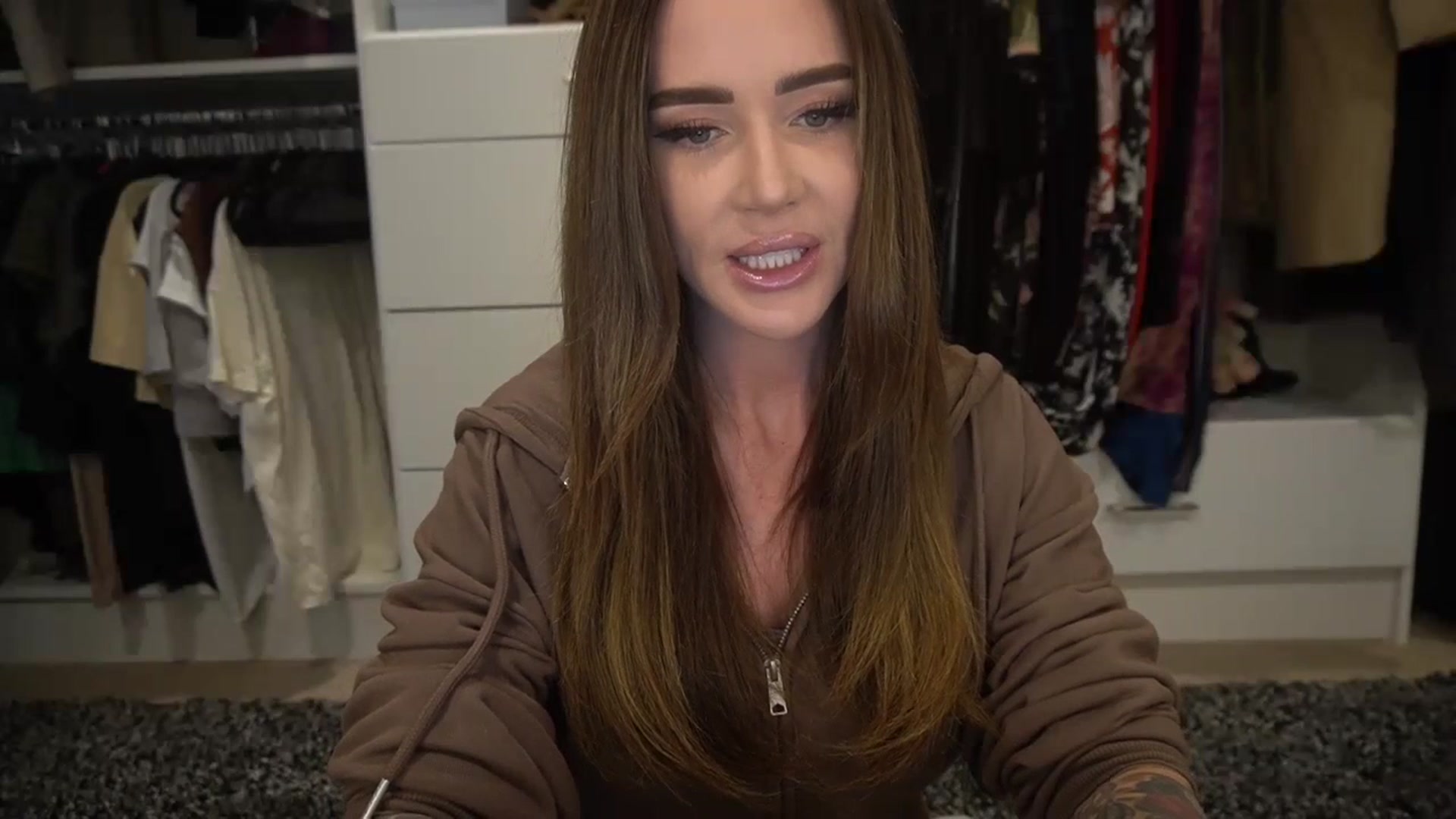 Gallery image thumbnail from VapePapi's myfreecams stream on, 10/17/2023, 21:41 image 2 of 20