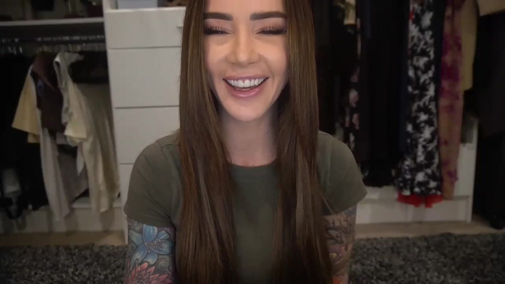 Gallery image thumbnail from VapePapi's myfreecams stream on, 11/19/2023, 20:42 image 12 of 20
