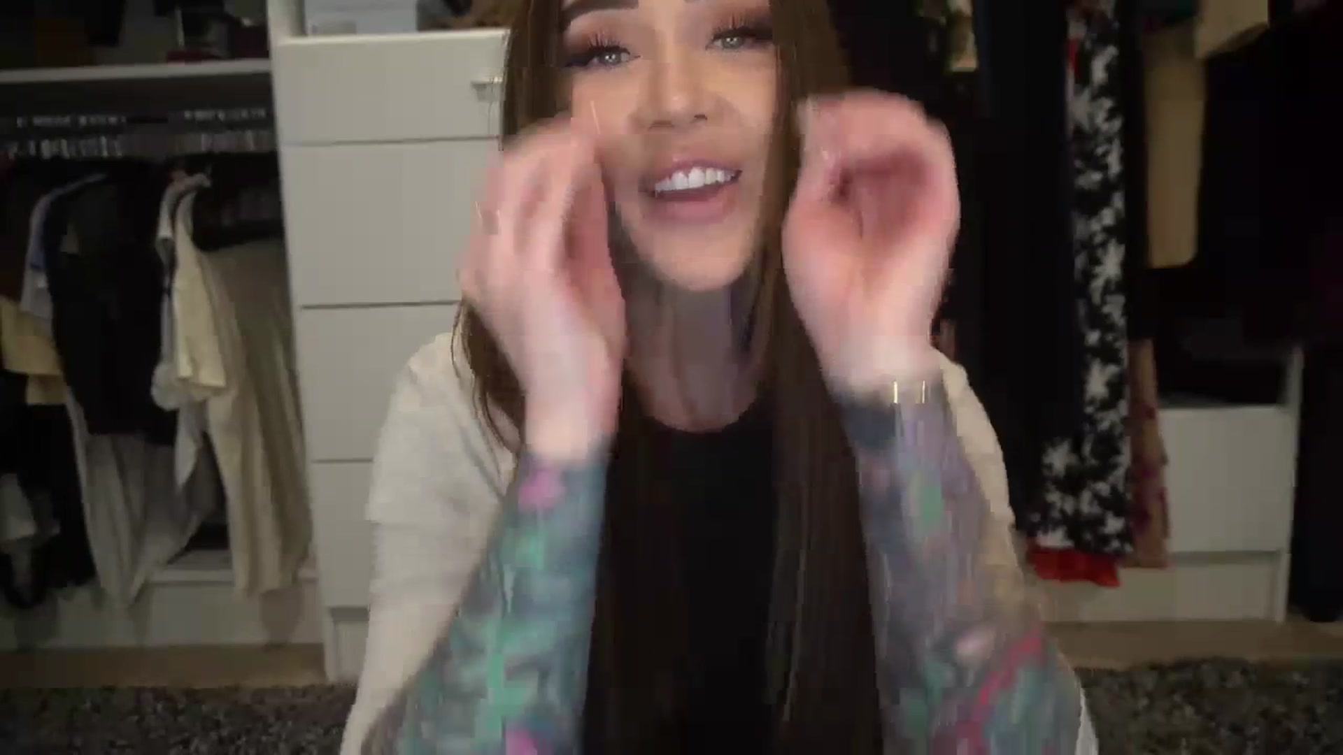 Gallery image thumbnail from VapePapi's myfreecams stream on, 12/05/2023, 22:51 image 11 of 20