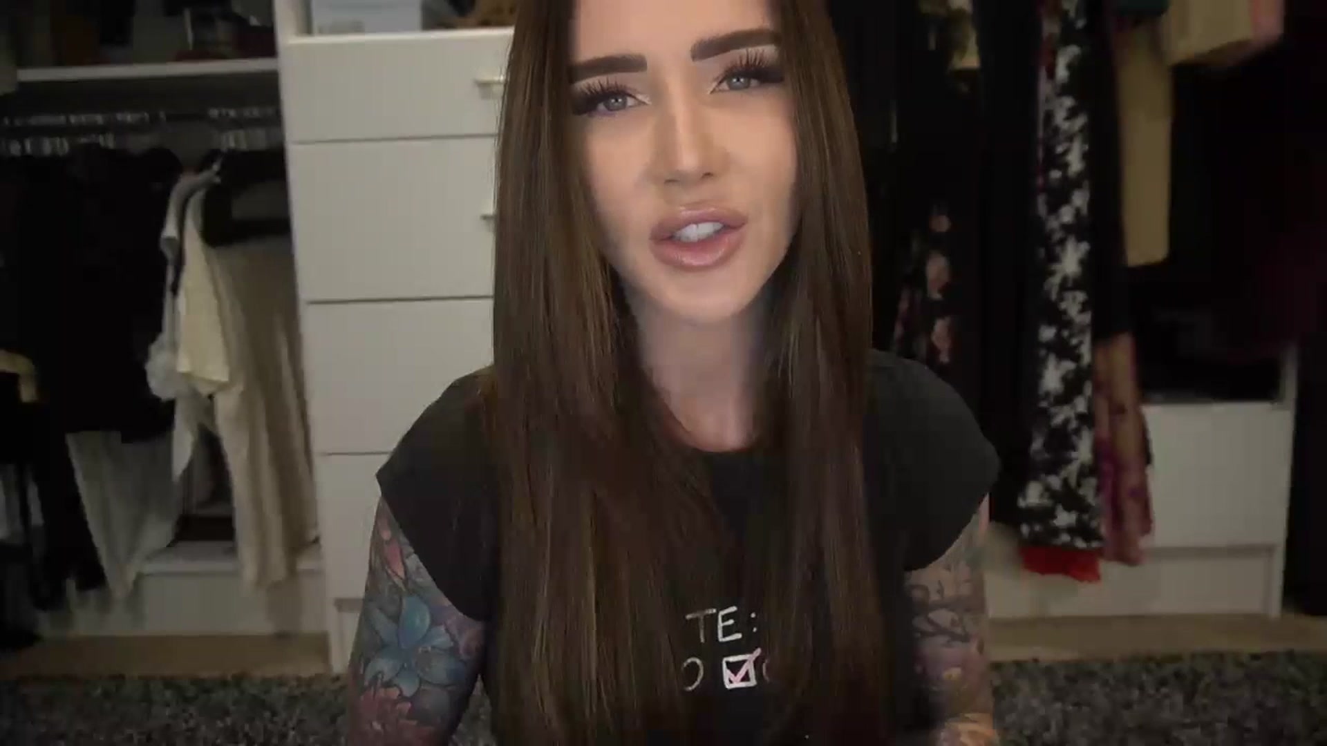 Gallery image thumbnail from VapePapi's myfreecams stream on, 12/13/2023, 22:45 image 4 of 20