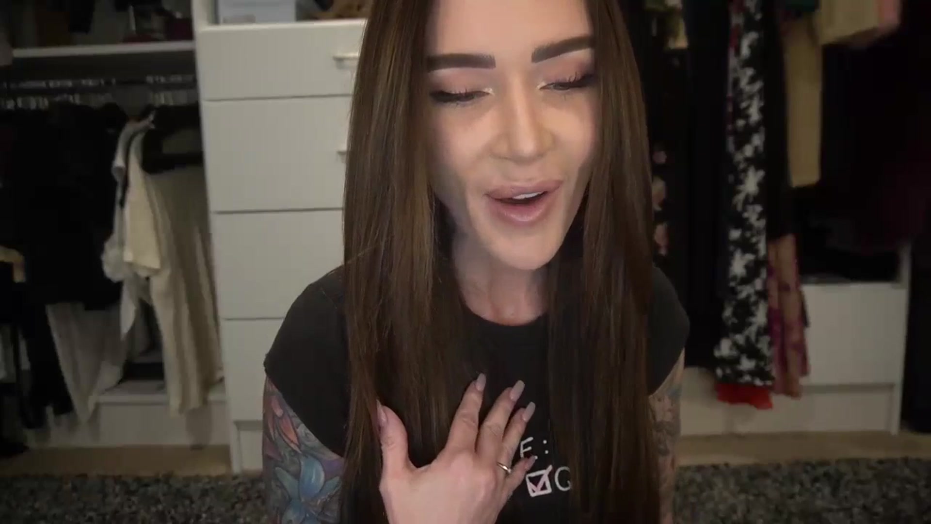 Gallery image thumbnail from VapePapi's myfreecams stream on, 12/13/2023, 22:45 image 18 of 20