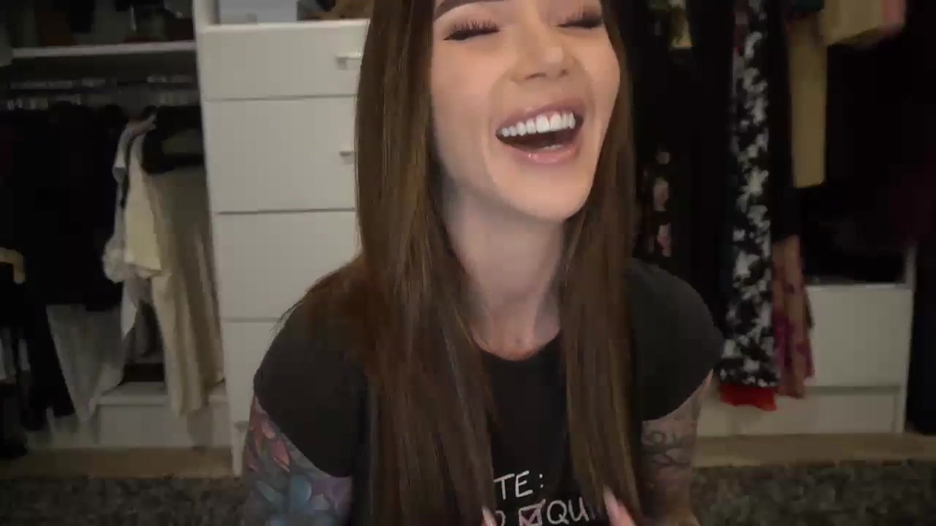 Gallery image thumbnail from VapePapi's myfreecams stream on, 12/13/2023, 22:45 image 9 of 20