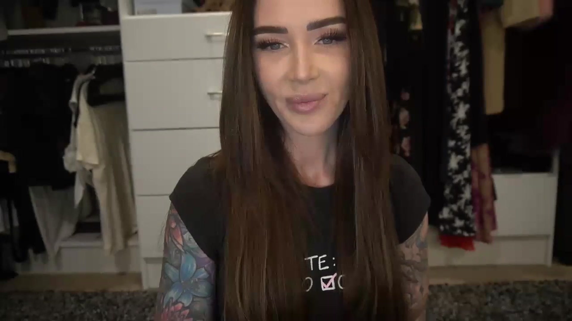Gallery image thumbnail from VapePapi's myfreecams stream on, 12/13/2023, 22:45 image 6 of 20
