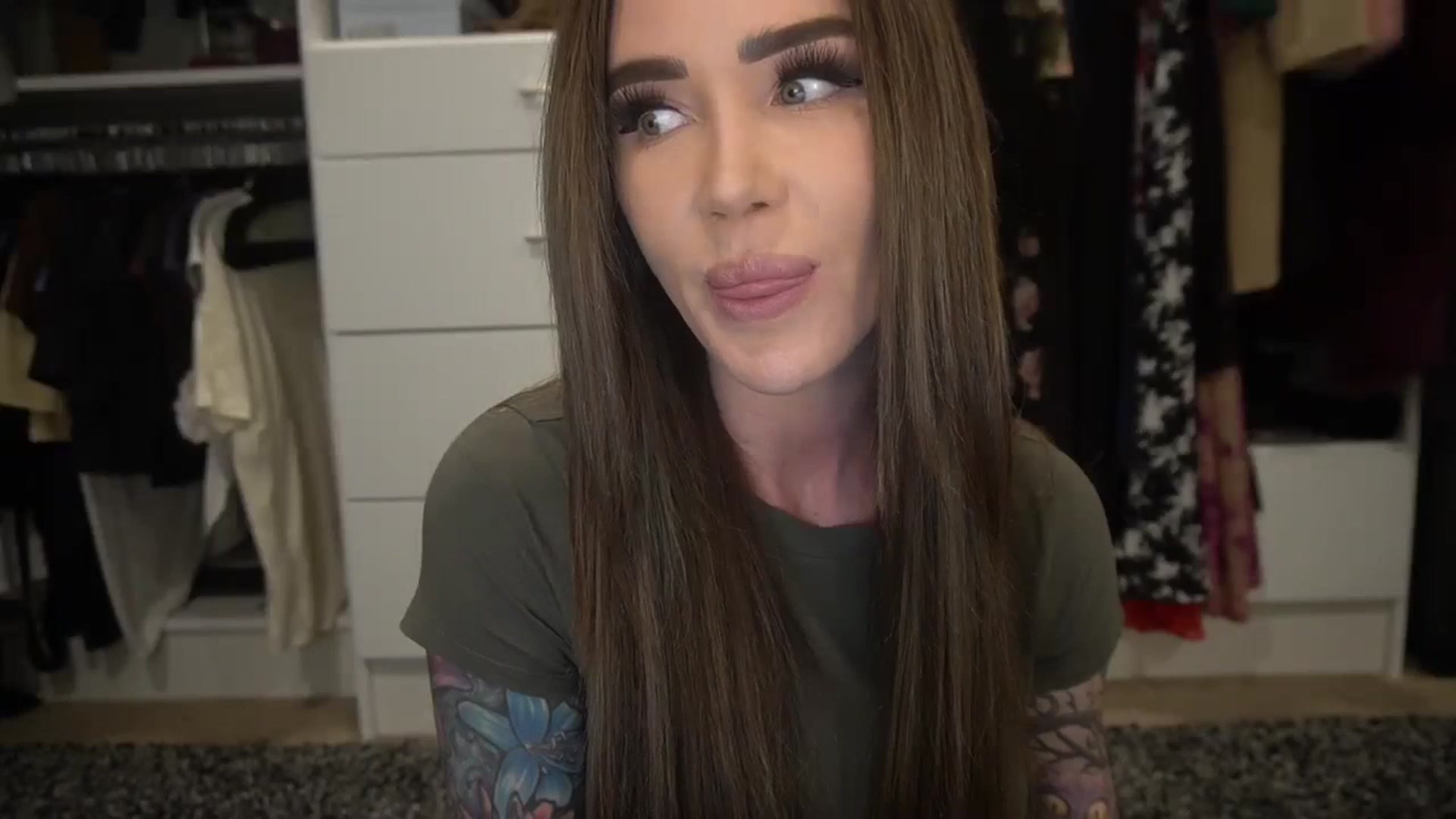Gallery image thumbnail from VapePapi's myfreecams stream on, 12/20/2023, 22:46 image 19 of 20
