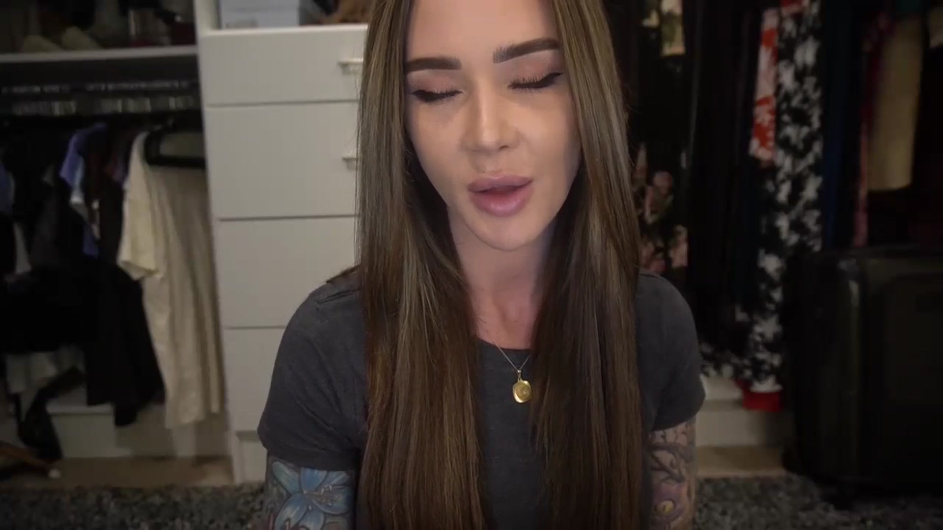 Gallery image thumbnail from VapePapi's myfreecams stream on, 01/08/2024, 23:03 image 10 of 20