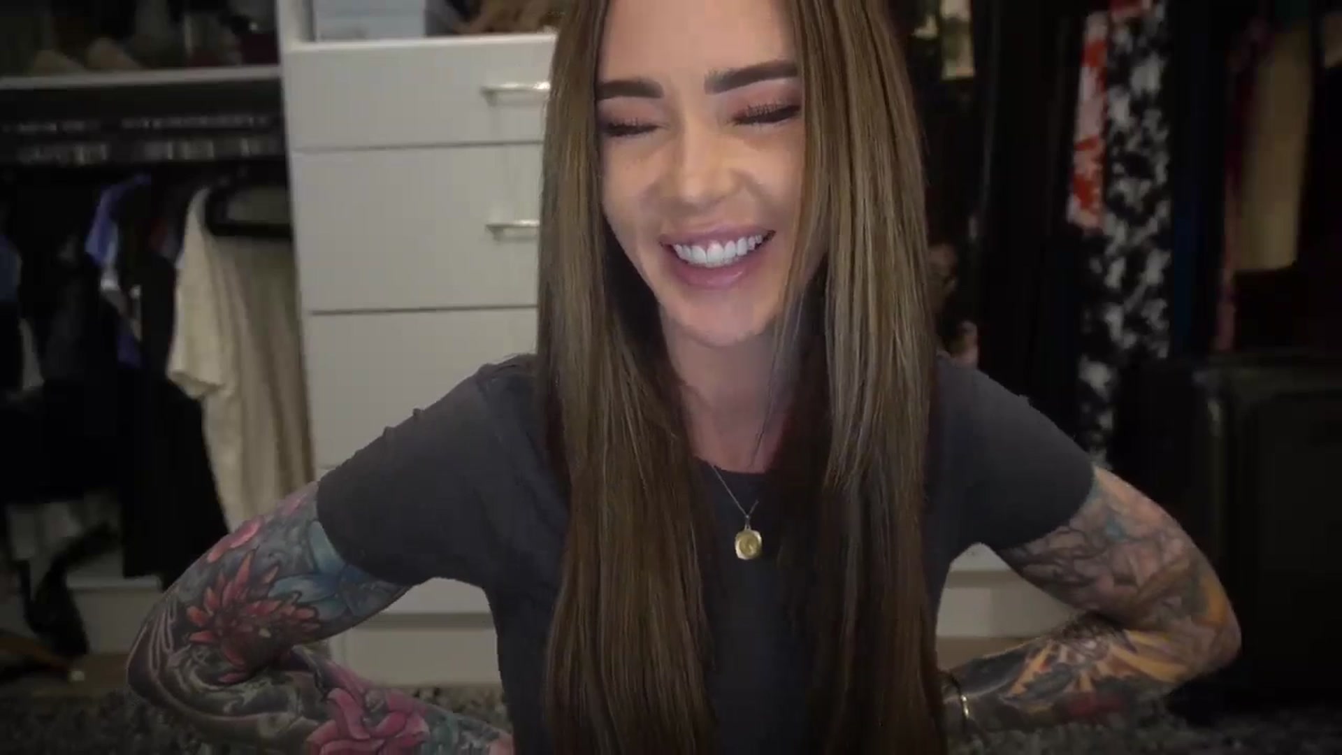 Gallery image thumbnail from VapePapi's myfreecams stream on, 01/08/2024, 23:03 image 20 of 20