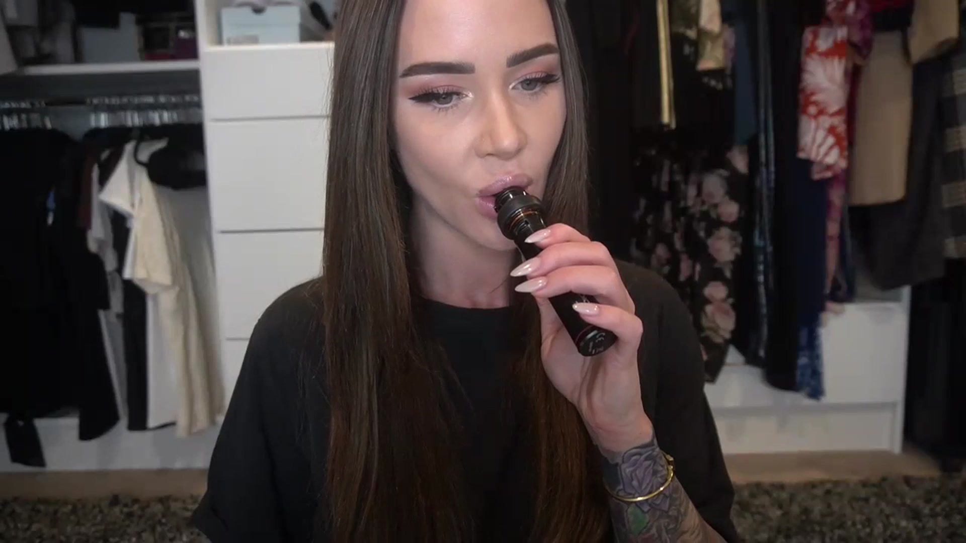 Gallery image thumbnail from VapePapi's myfreecams stream on, 03/17/2024, 19:52 image 17 of 20