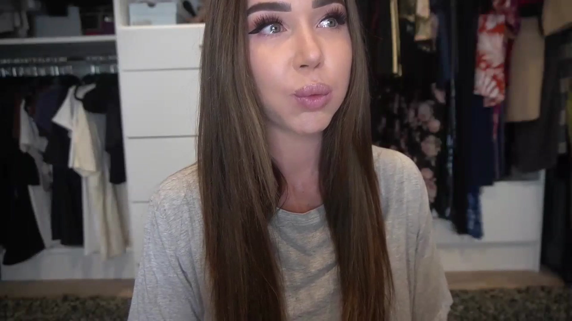 Gallery image thumbnail from VapePapi's myfreecams stream on, 03/24/2024, 19:45 image 15 of 20