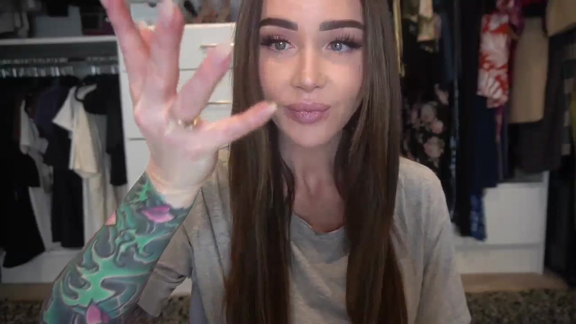 Gallery image thumbnail from VapePapi's myfreecams stream on, 03/24/2024, 19:45 image 17 of 20