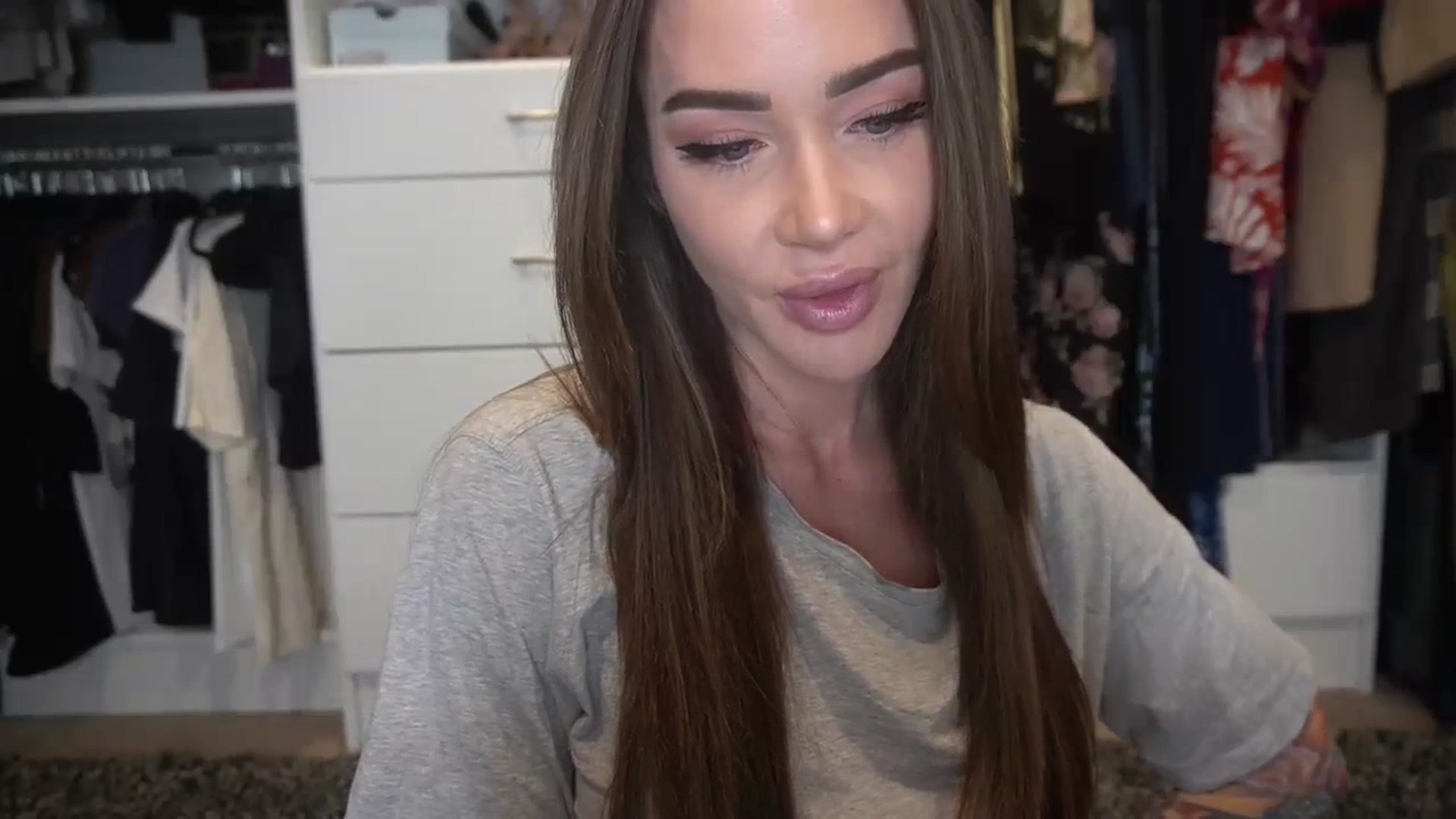Gallery image thumbnail from VapePapi's myfreecams stream on, 03/24/2024, 19:45 image 16 of 20