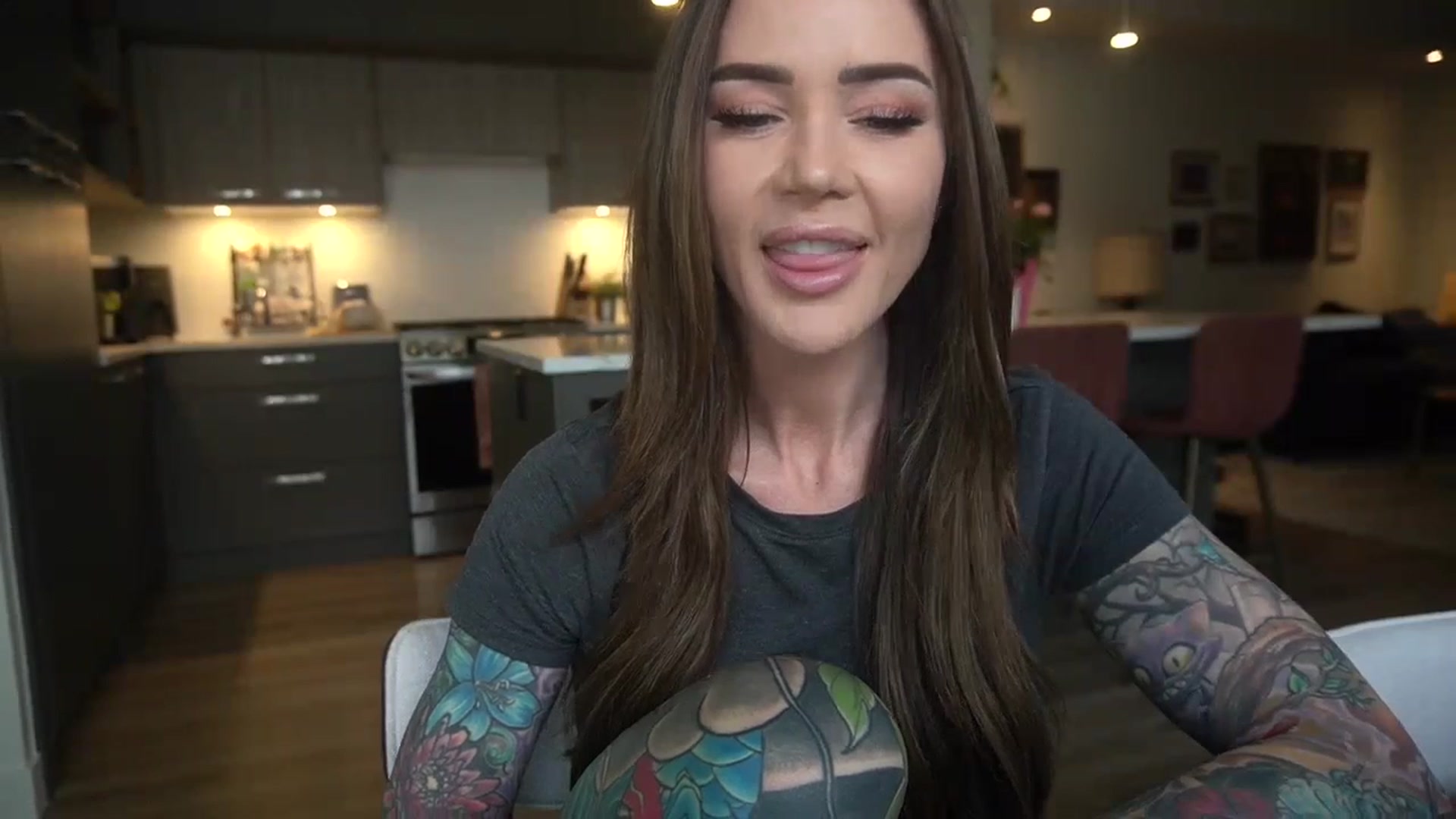 Gallery image thumbnail from VapePapi's myfreecams stream on, 04/23/2024, 22:04 image 2 of 20