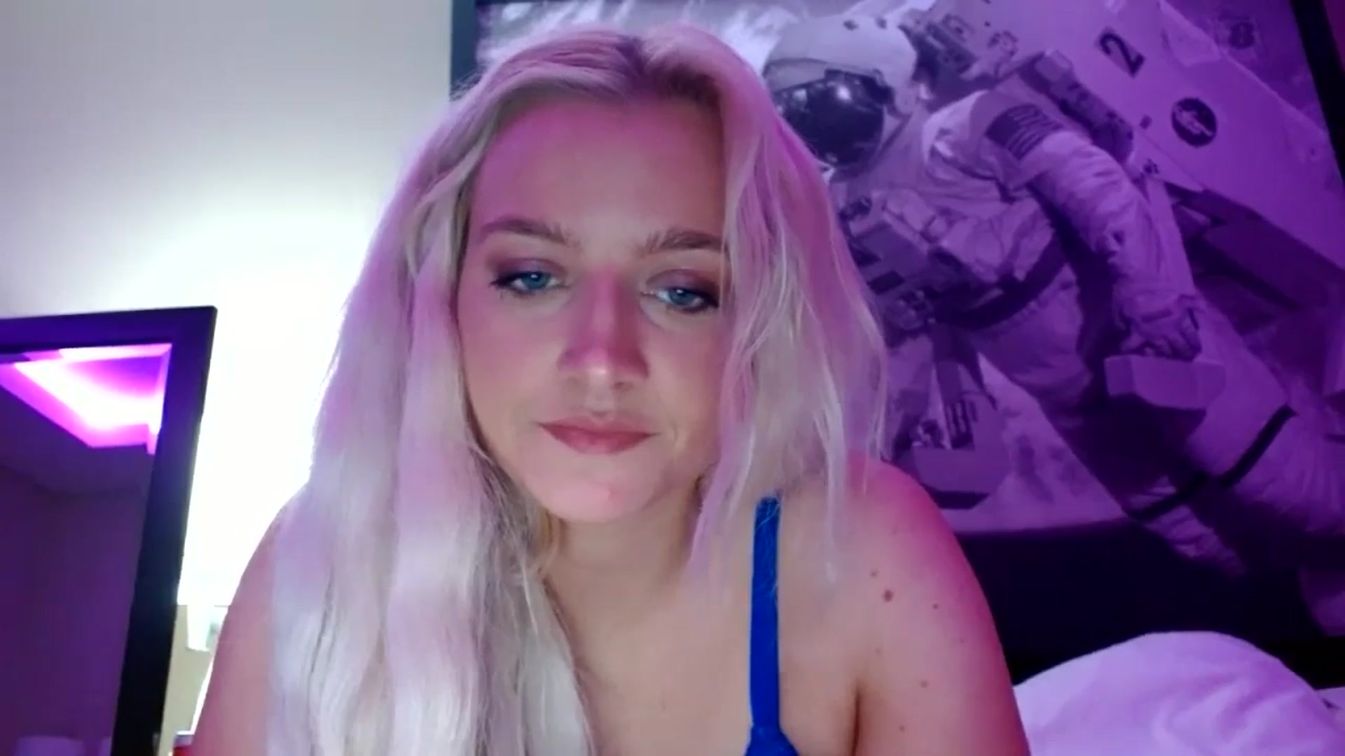 Gallery image thumbnail from VarsityViolet's myfreecams stream on, 09/11/2024, 06:03 image 15 of 20