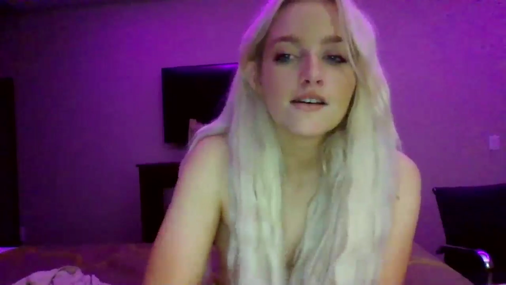 Gallery image thumbnail from VarsityViolet's myfreecams stream on, 09/12/2024, 06:28 image 20 of 20