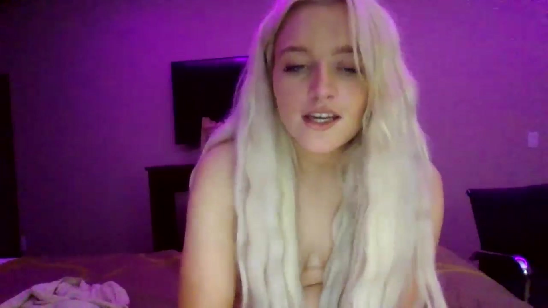 Gallery image thumbnail from VarsityViolet's myfreecams stream on, 09/12/2024, 06:28 image 12 of 20