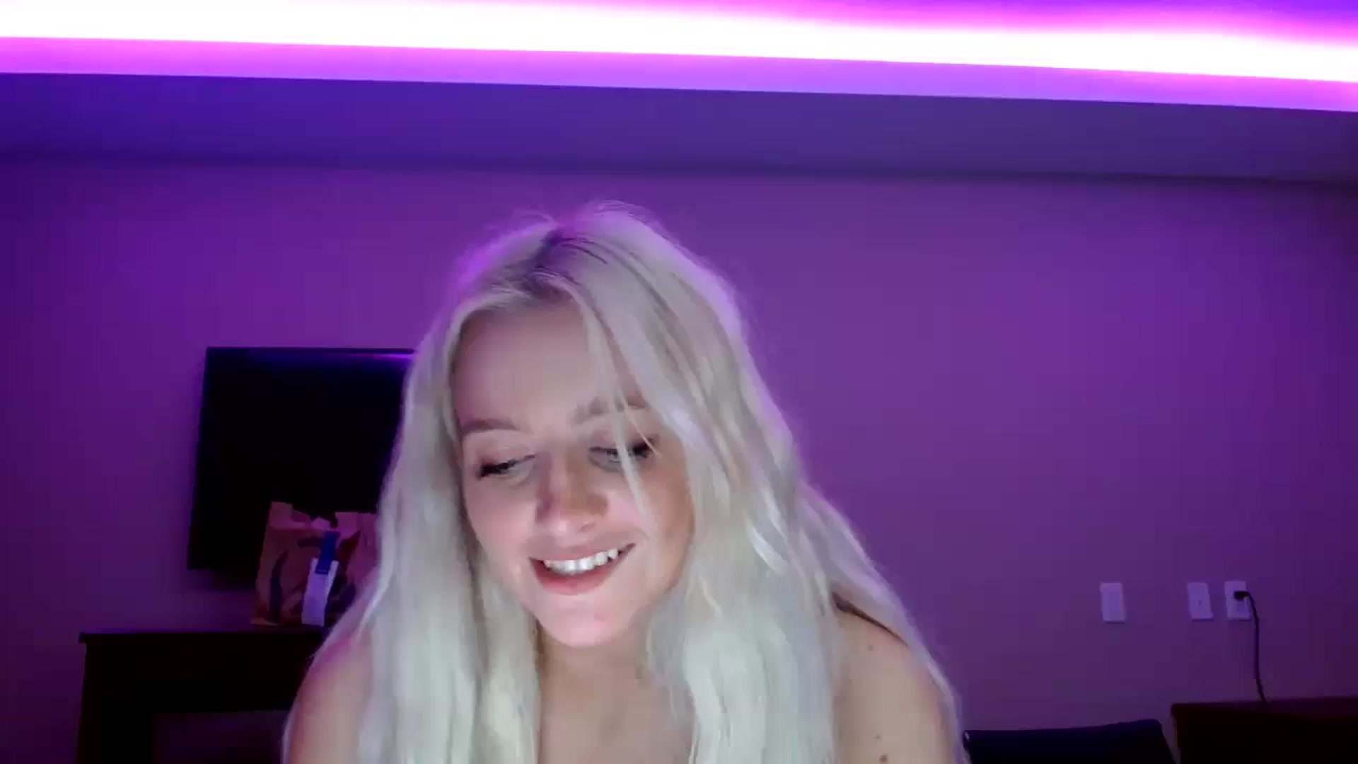 Gallery image thumbnail from VarsityViolet's myfreecams stream on, 09/12/2024, 06:28 image 1 of 20