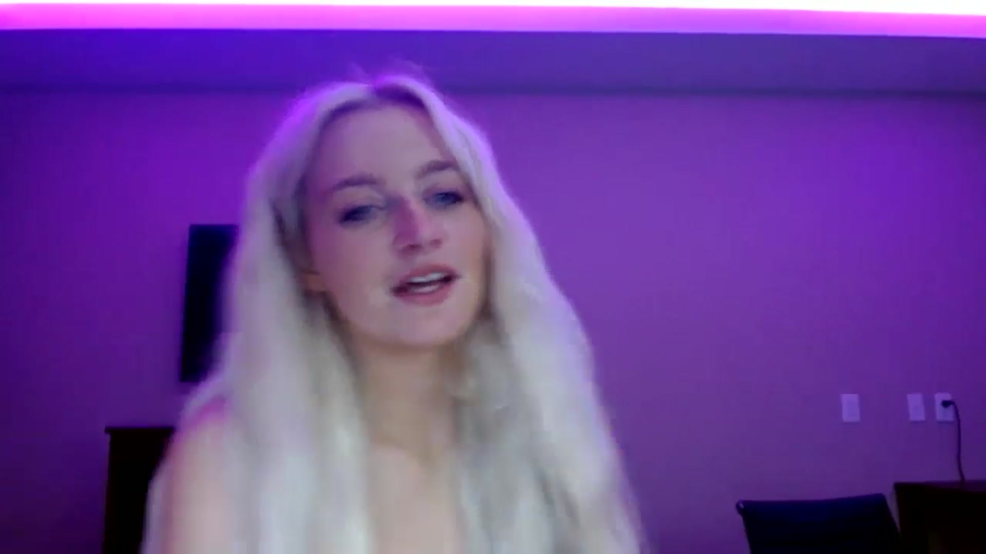 Gallery image thumbnail from VarsityViolet's myfreecams stream on, 09/12/2024, 06:28 image 4 of 20