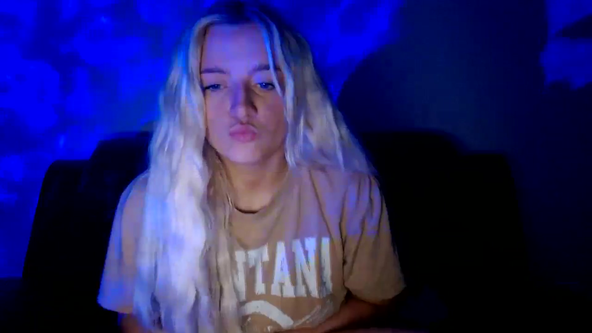 Gallery image thumbnail from VarsityViolet's myfreecams stream on, 09/13/2024, 06:41 image 6 of 20