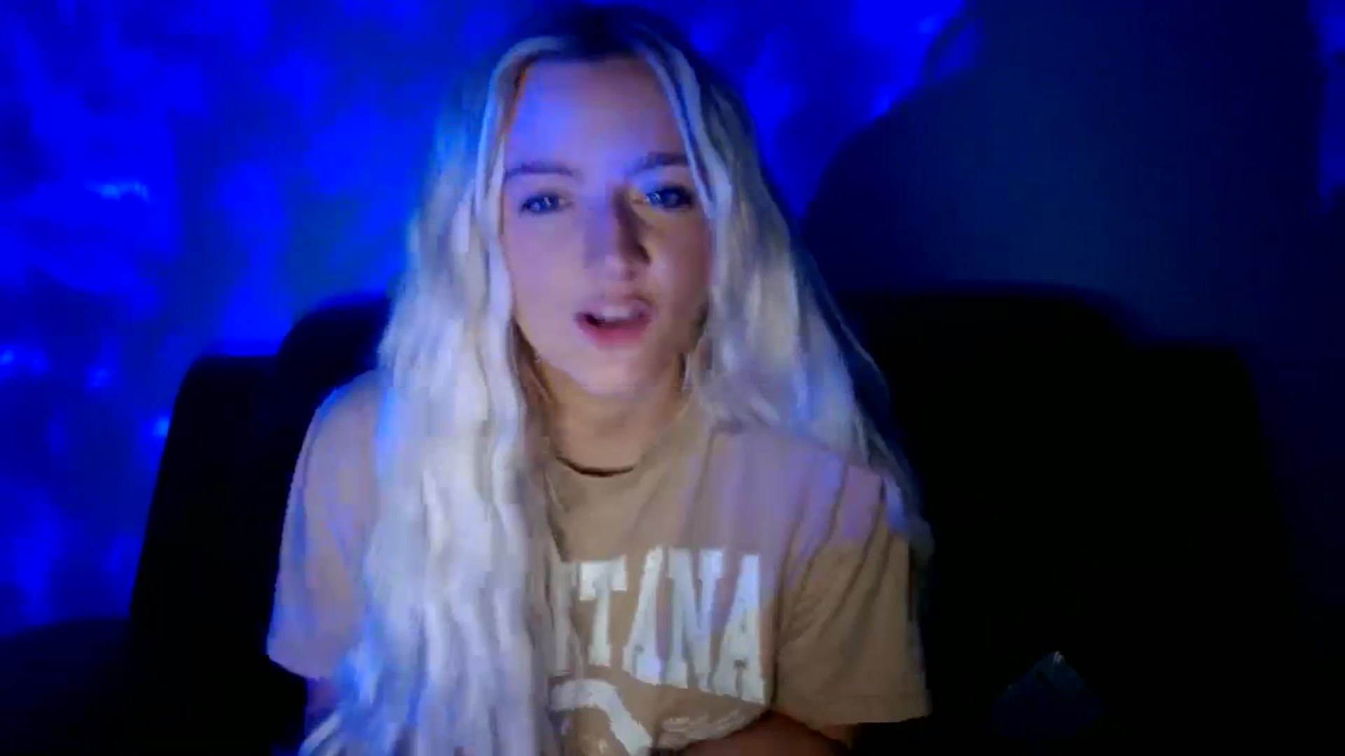 Gallery image thumbnail from VarsityViolet's myfreecams stream on, 09/13/2024, 06:41 image 15 of 20