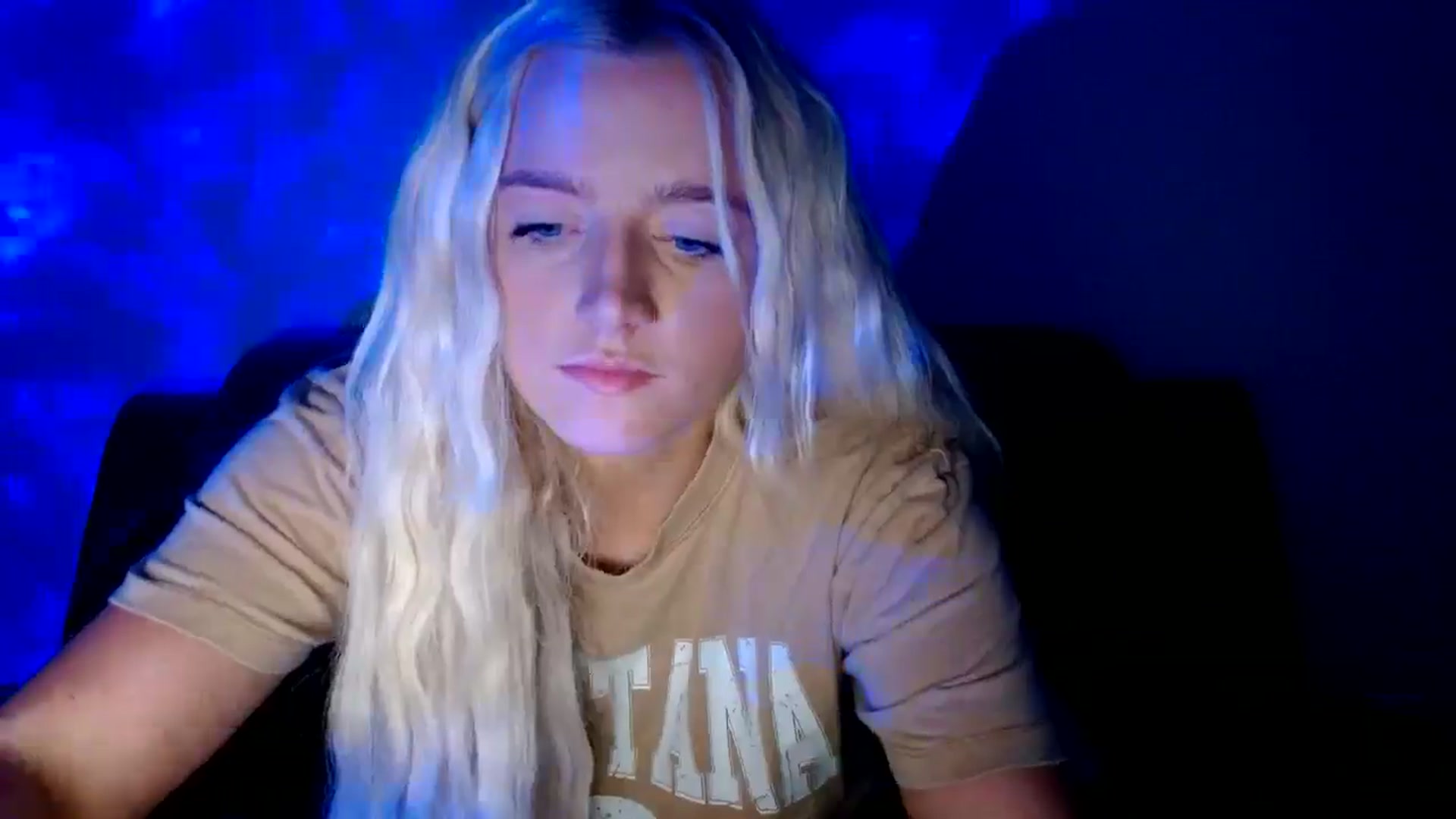 Gallery image thumbnail from VarsityViolet's myfreecams stream on, 09/13/2024, 06:41 image 8 of 20