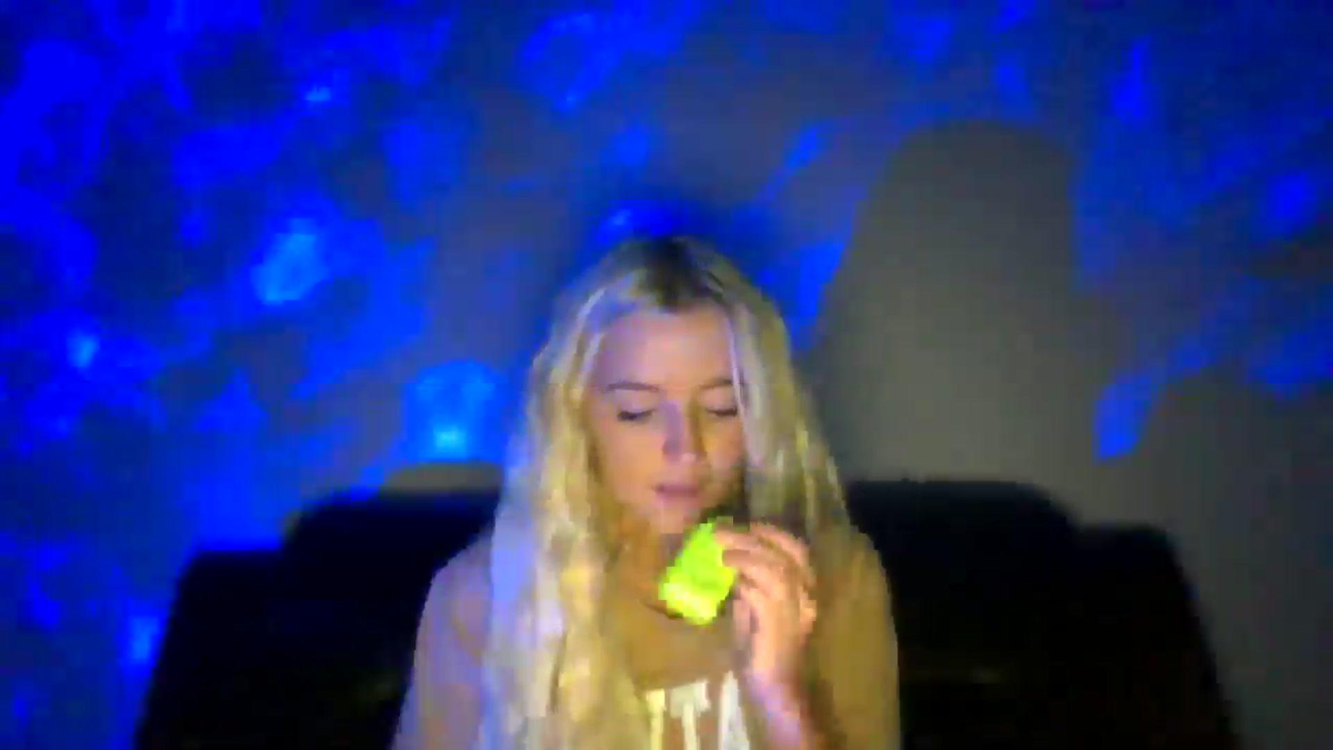 Gallery image thumbnail from VarsityViolet's myfreecams stream on, 09/13/2024, 07:13 image 16 of 20