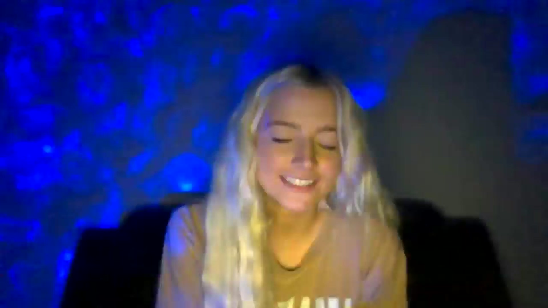 Gallery image thumbnail from VarsityViolet's myfreecams stream on, 09/13/2024, 07:13 image 20 of 20