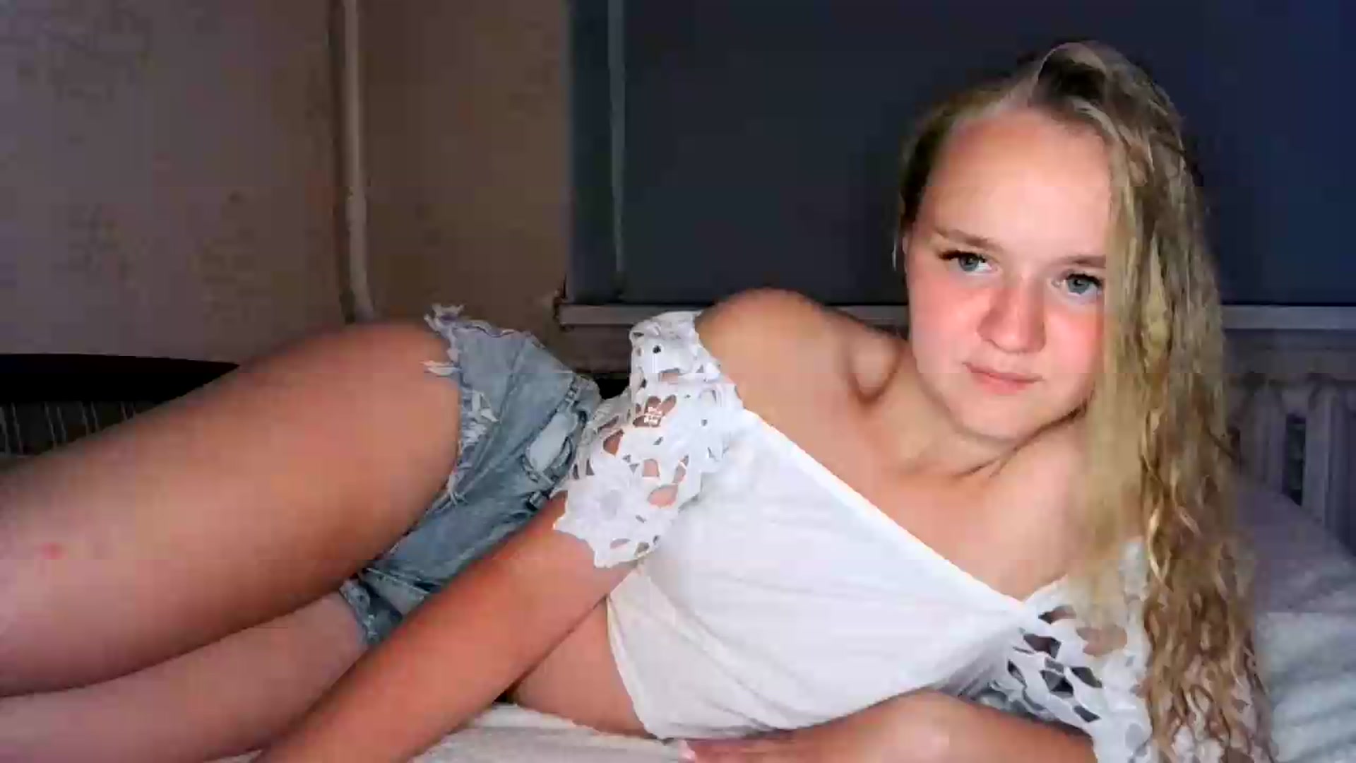 Gallery image thumbnail from VedaCharm's myfreecams stream on, 08/21/2026, 19:59 image 16 of 20