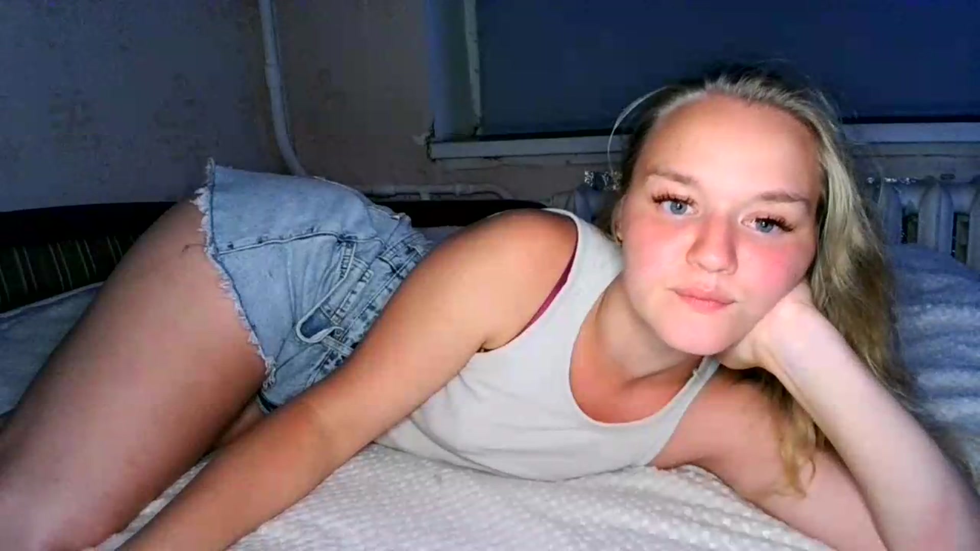 Gallery image thumbnail from VedaCharm's myfreecams stream on, 08/28/2026, 20:38 image 7 of 20