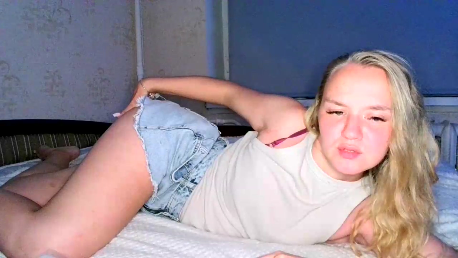 Gallery image thumbnail from VedaCharm's myfreecams stream on, 08/28/2026, 22:38 image 16 of 20