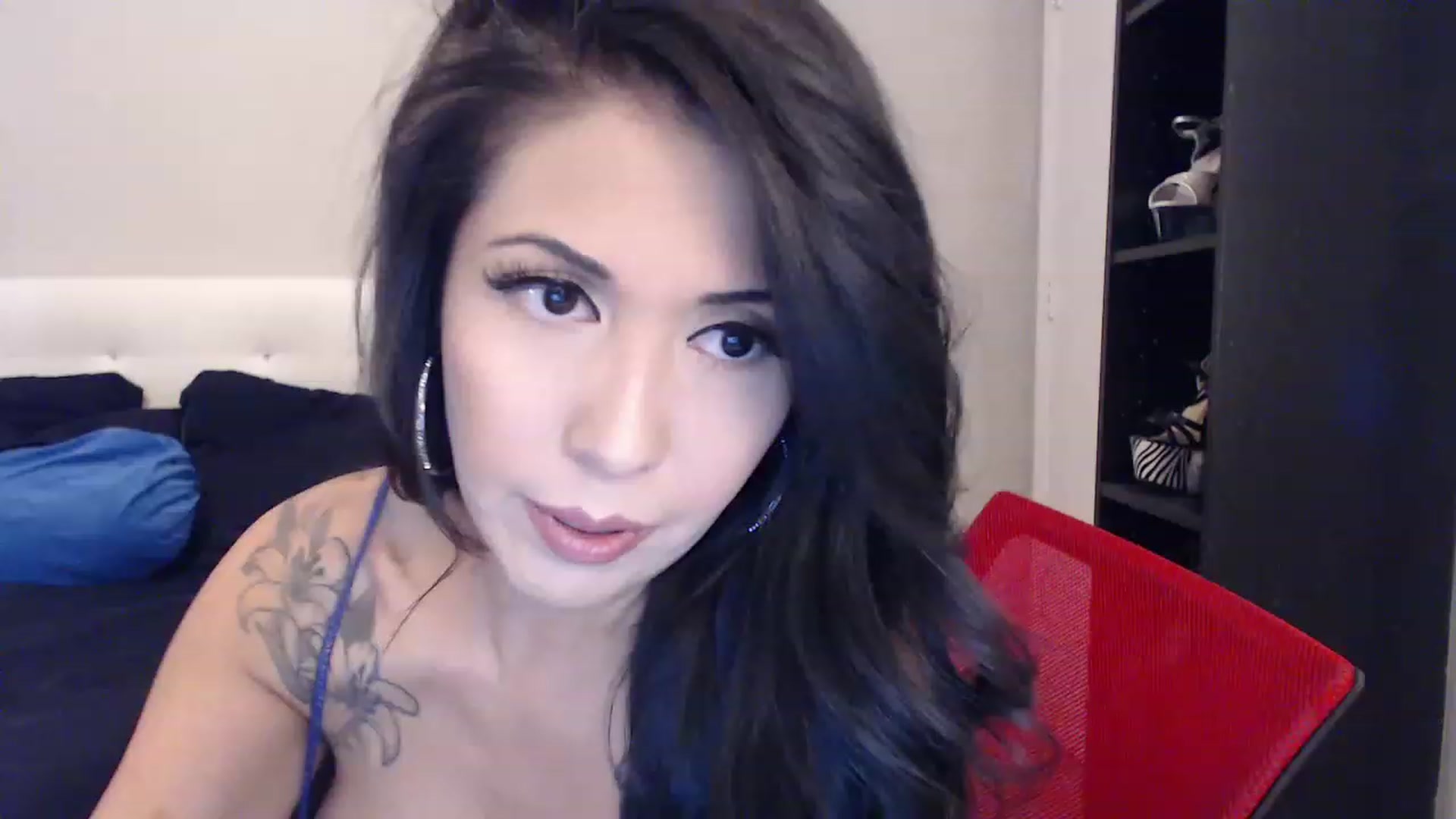 Gallery image thumbnail from Vee_VonSweets's myfreecams stream on, 11/17/2022, 17:29 image 14 of 20