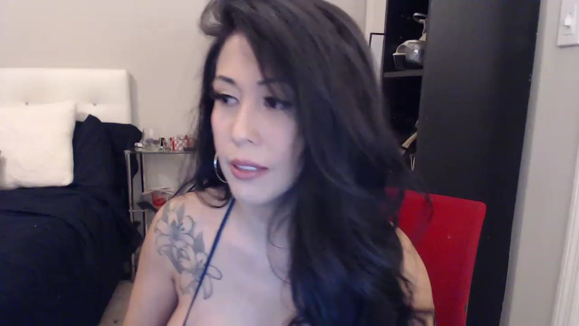 Gallery image thumbnail from Vee_VonSweets's myfreecams stream on, 01/16/2023, 03:54 image 10 of 20