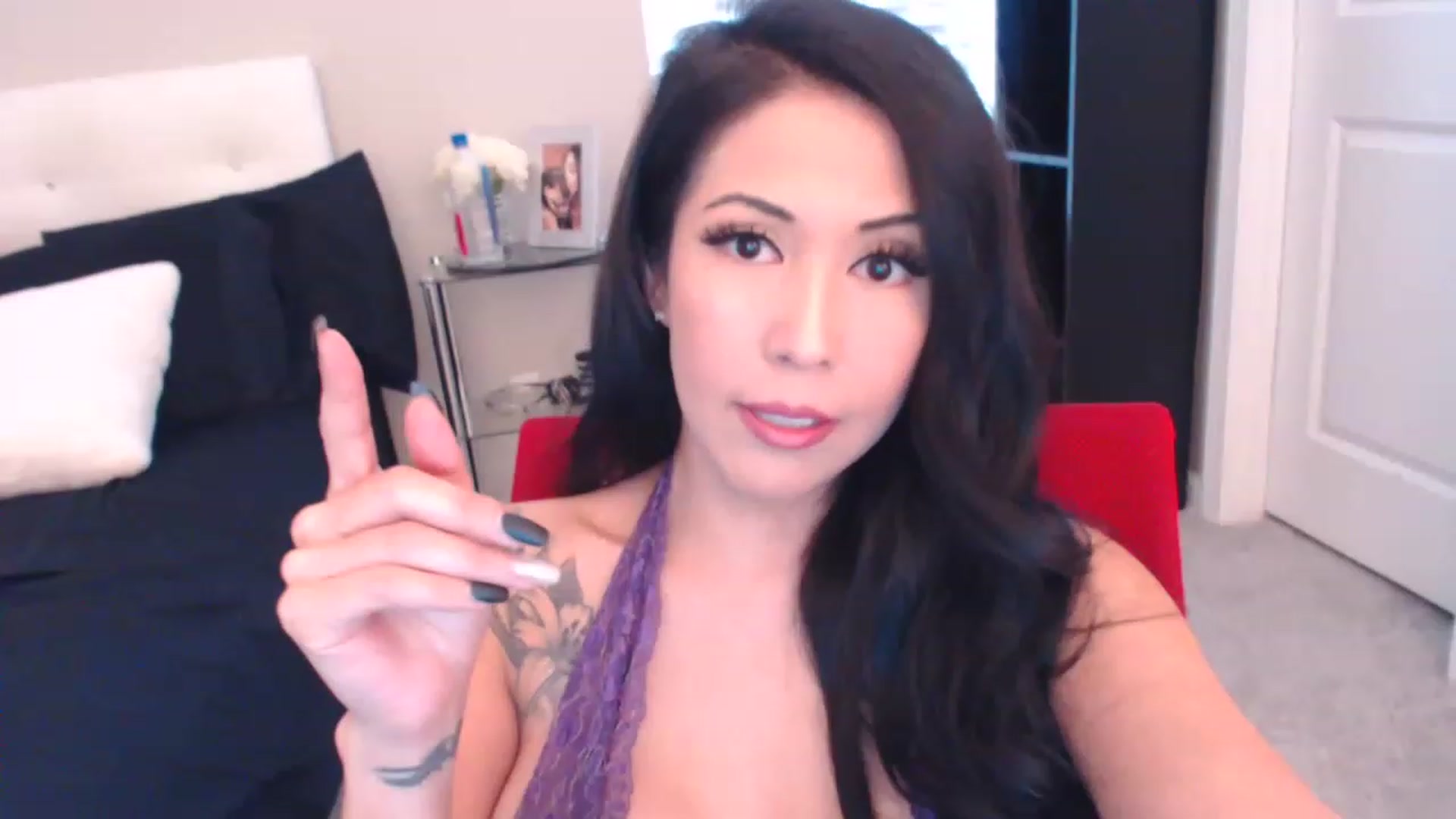 Gallery image thumbnail from Vee_VonSweets's myfreecams stream on, 01/31/2023, 18:00 image 8 of 20
