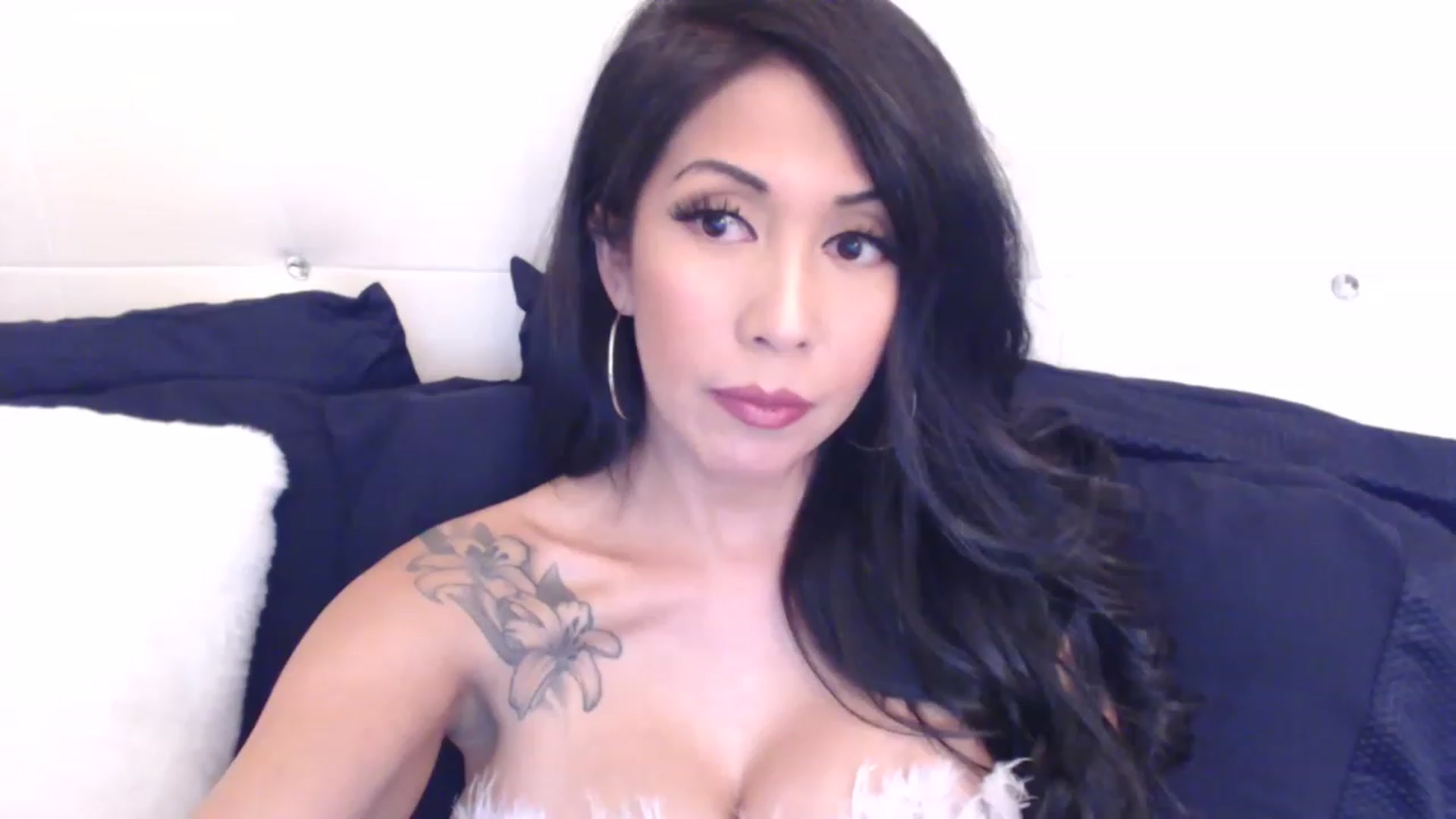 Gallery image thumbnail from Vee_VonSweets's myfreecams stream on, 02/02/2023, 01:10 image 6 of 20
