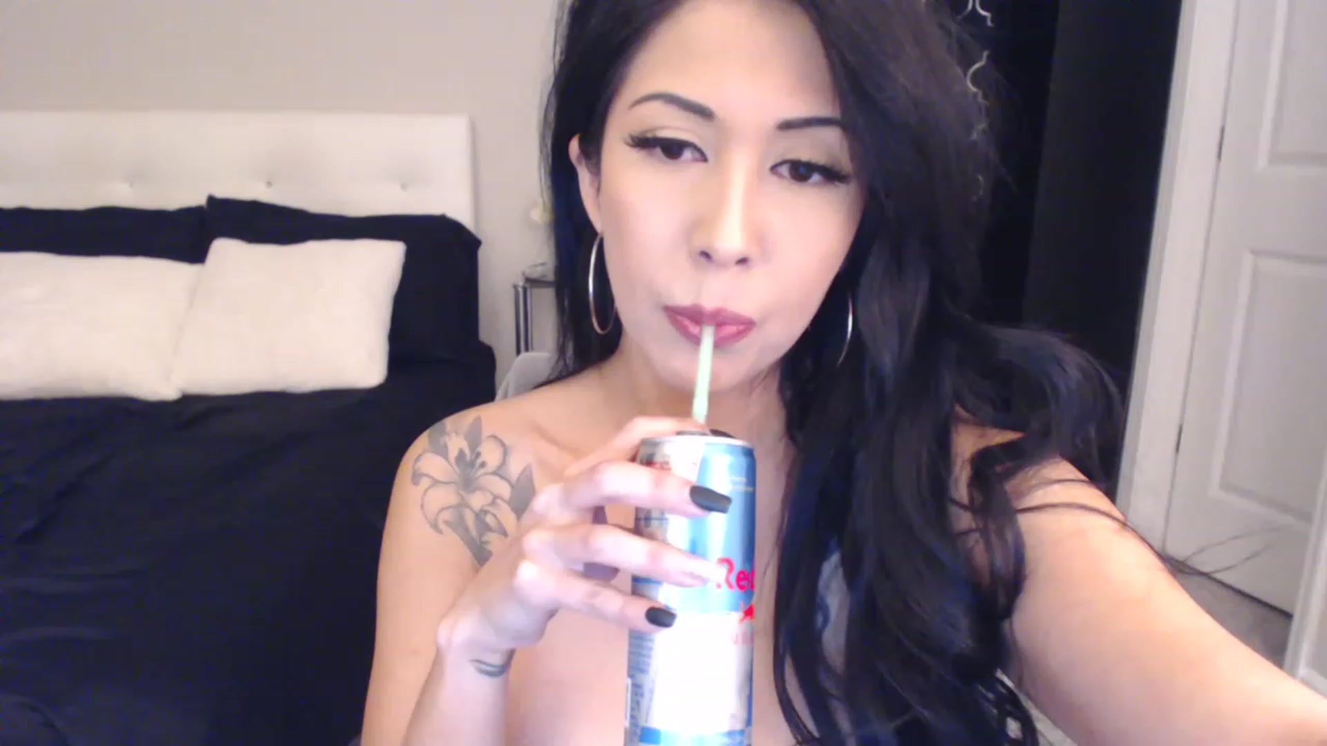 Gallery image thumbnail from Vee_VonSweets's myfreecams stream on, 02/03/2023, 16:57 image 4 of 20