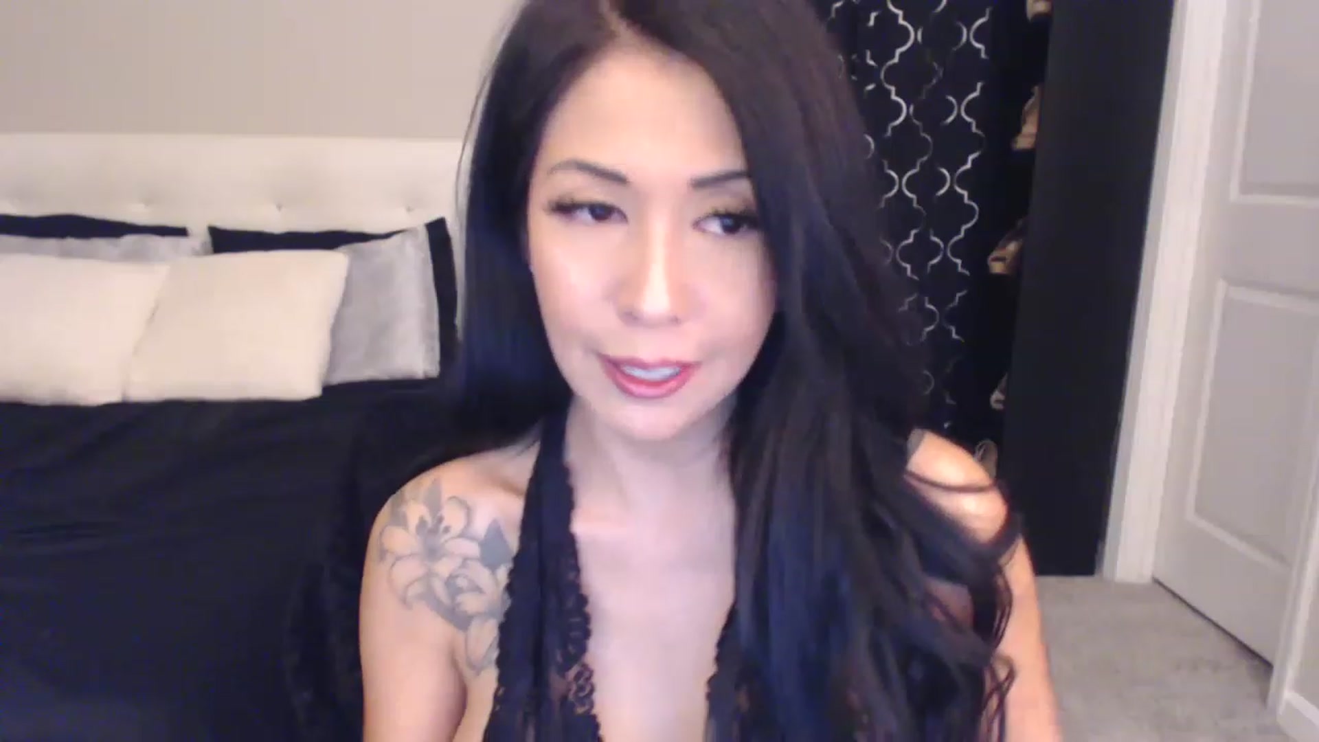 Gallery image thumbnail from Vee_VonSweets's myfreecams stream on, 02/06/2023, 19:31 image 18 of 20