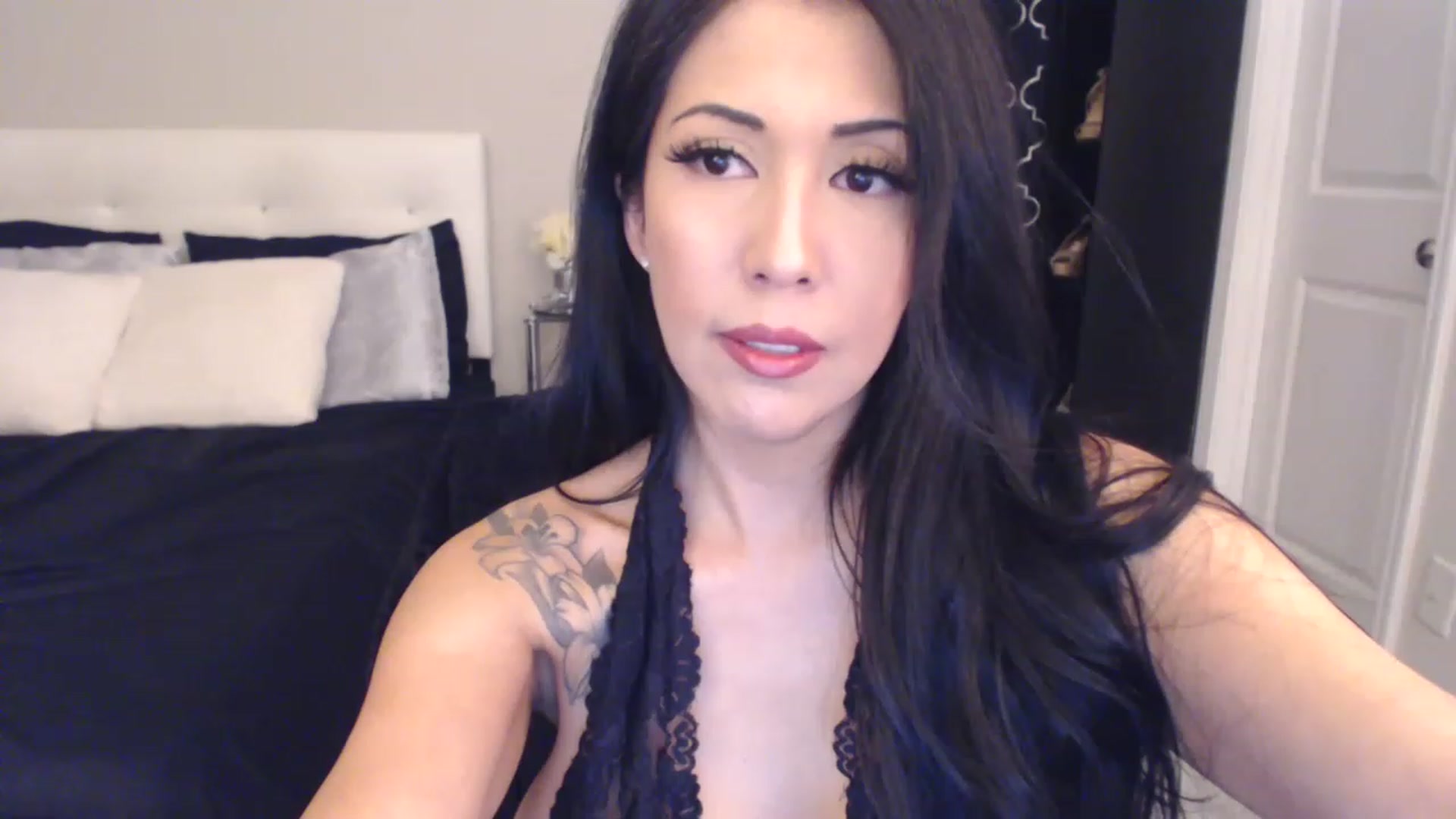 Gallery image thumbnail from Vee_VonSweets's myfreecams stream on, 02/06/2023, 19:31 image 19 of 20