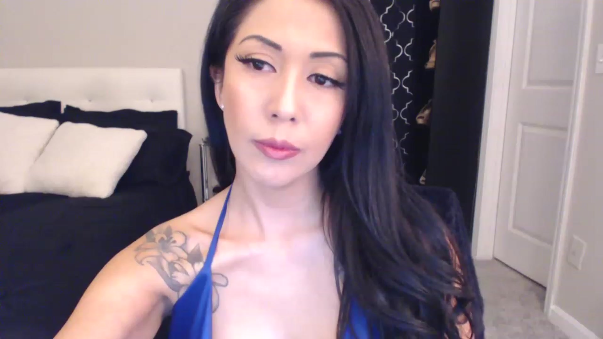 Gallery image thumbnail from Vee_VonSweets's myfreecams stream on, 02/11/2023, 19:43 image 6 of 20