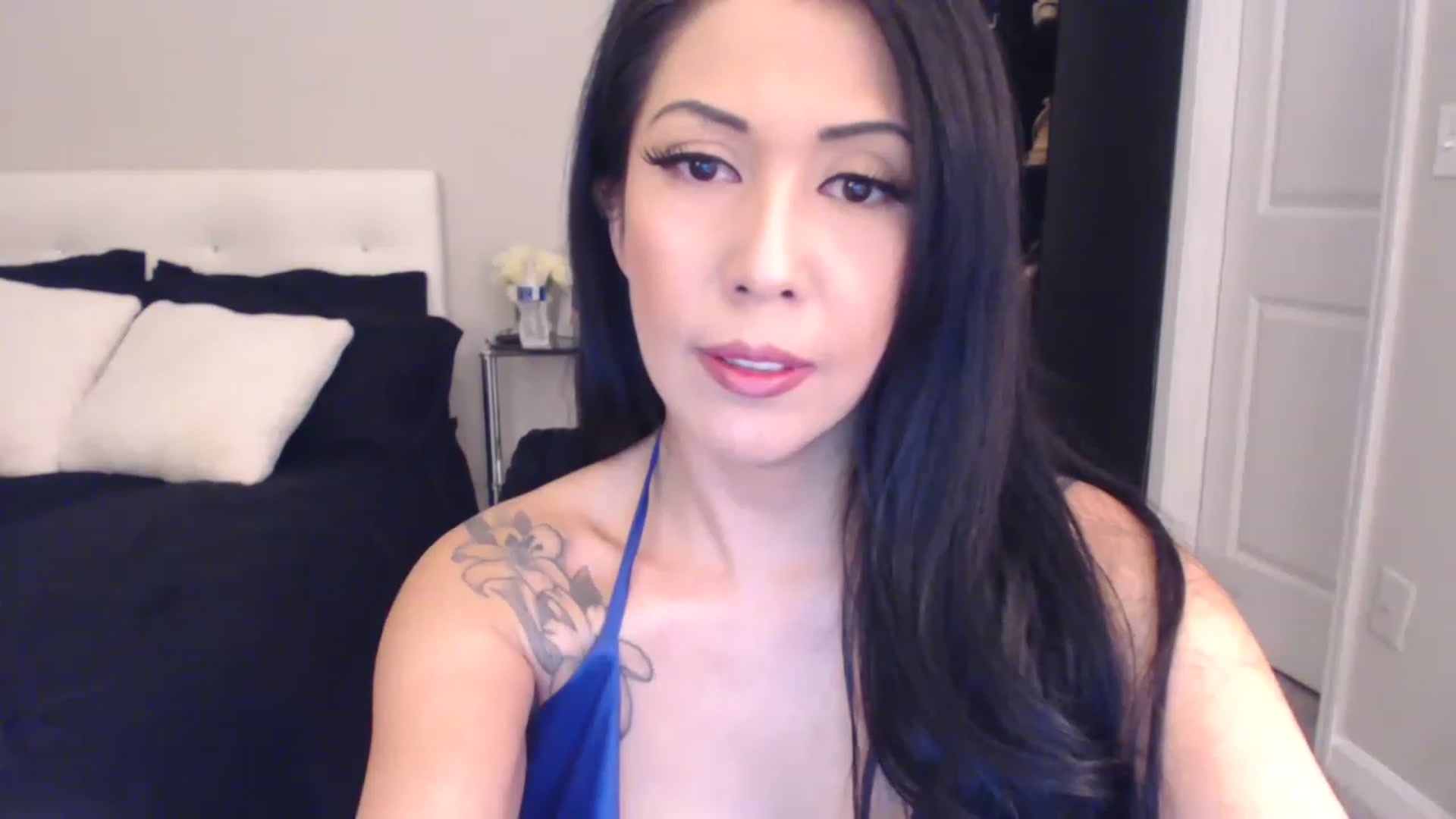 Gallery image thumbnail from Vee_VonSweets's myfreecams stream on, 02/11/2023, 19:43 image 8 of 20