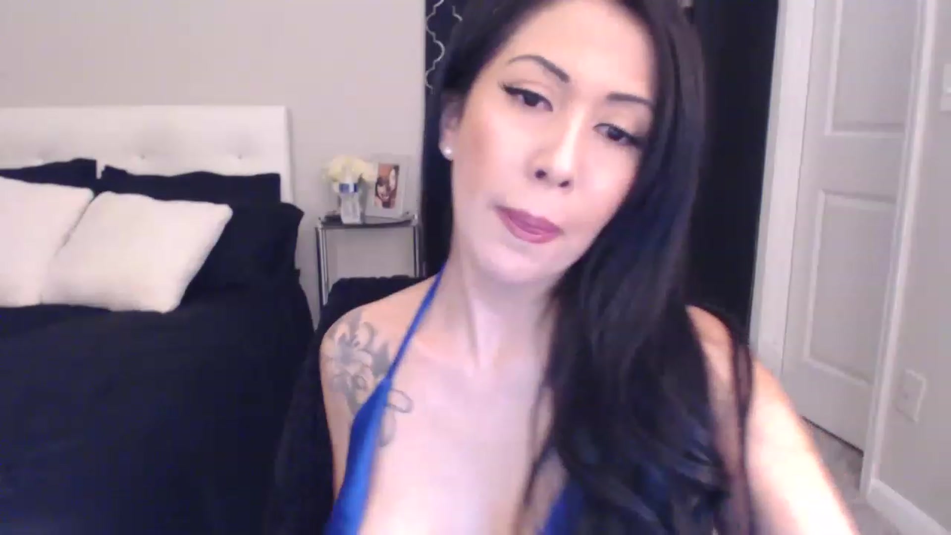 Gallery image thumbnail from Vee_VonSweets's myfreecams stream on, 02/11/2023, 19:43 image 9 of 20