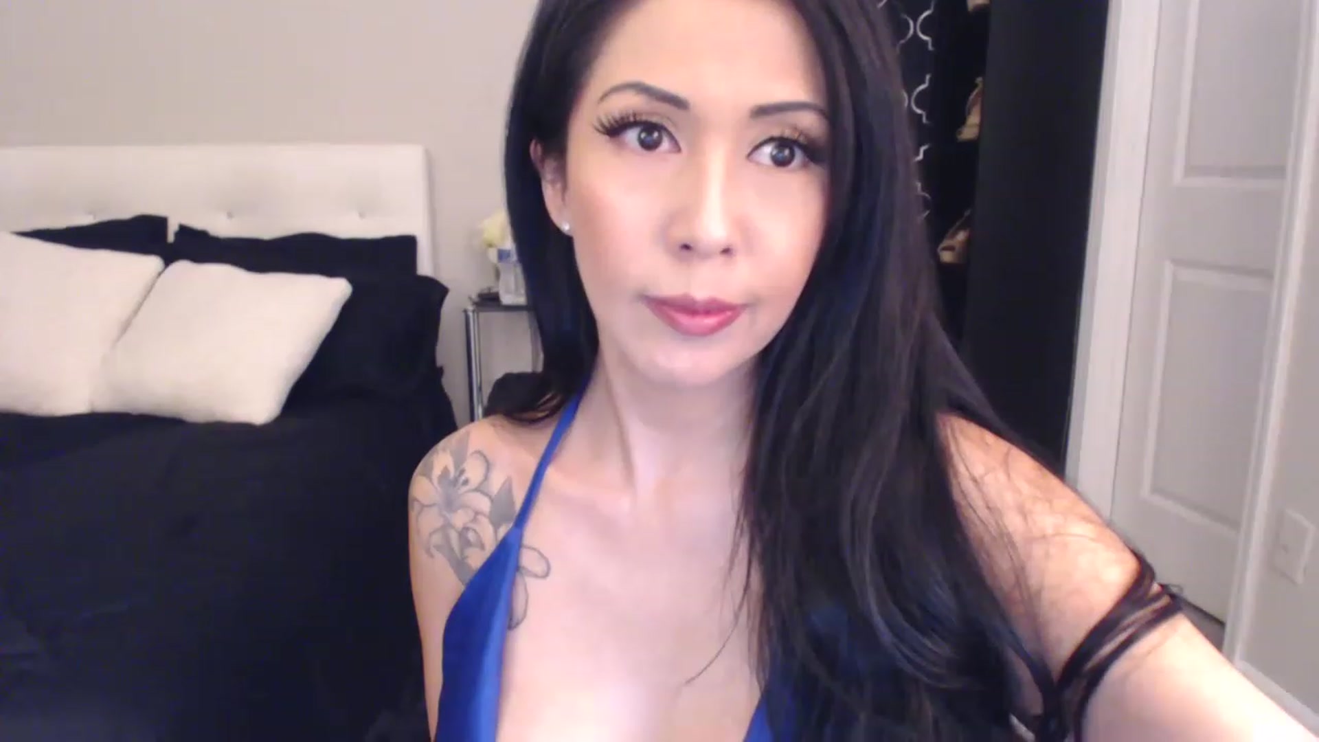 Gallery image thumbnail from Vee_VonSweets's myfreecams stream on, 02/11/2023, 19:43 image 2 of 20