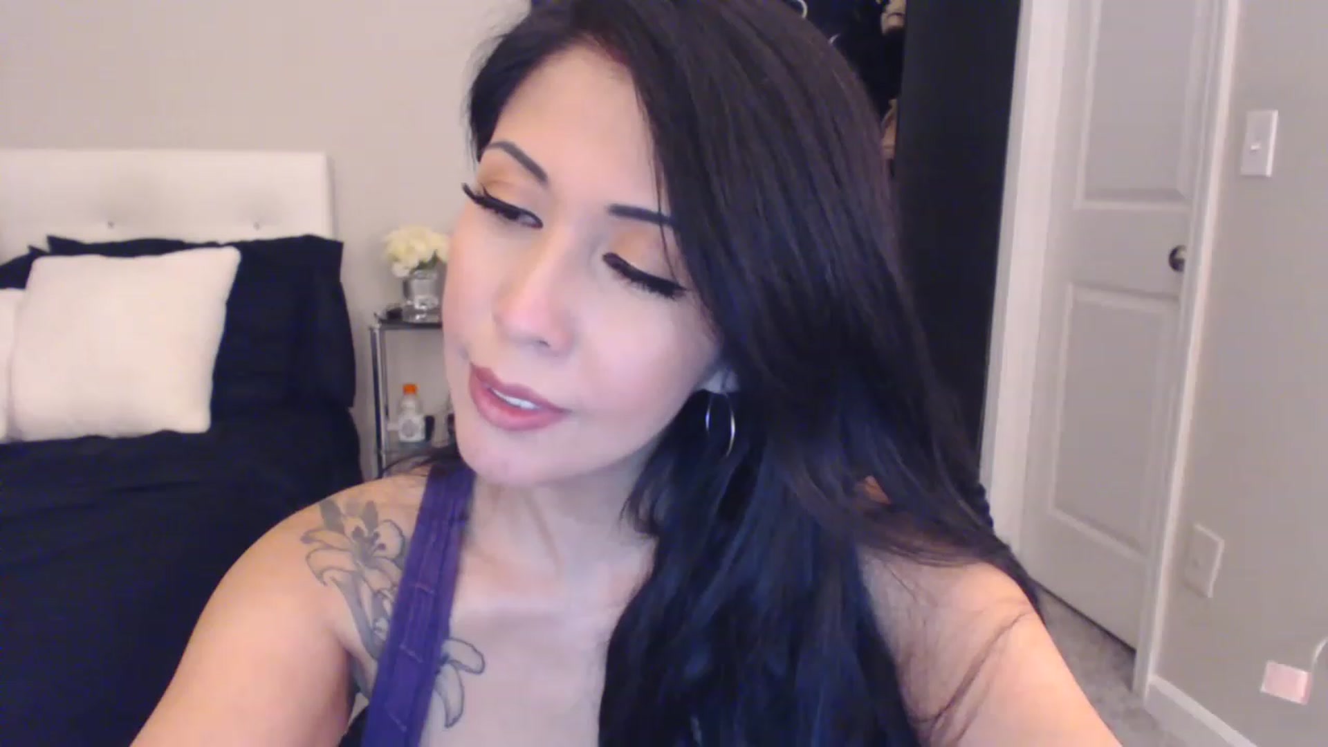 Gallery image thumbnail from Vee_VonSweets's myfreecams stream on, 02/25/2023, 02:06 image 15 of 20
