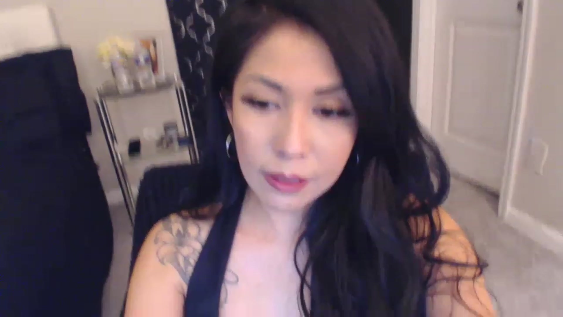 Gallery image thumbnail from Vee_VonSweets's myfreecams stream on, 03/03/2023, 02:58 image 8 of 20