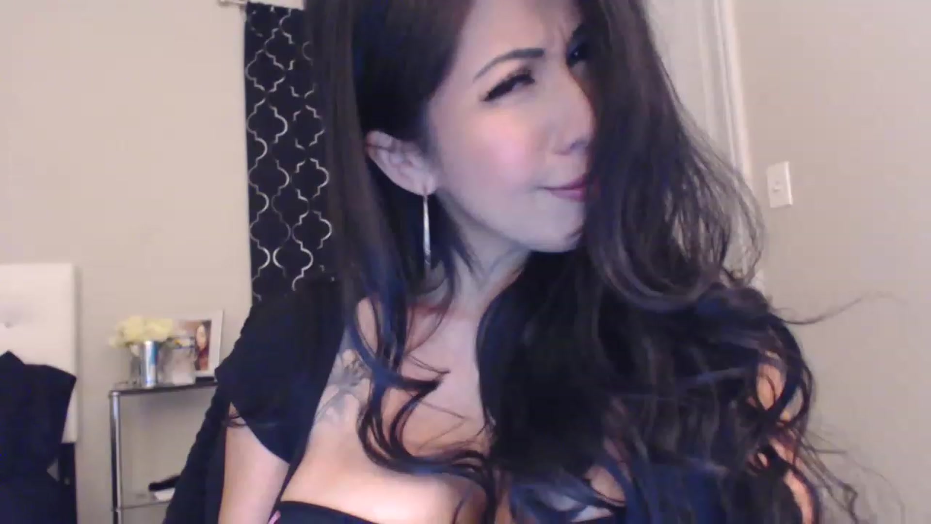 Gallery image thumbnail from Vee_VonSweets's myfreecams stream on, 03/07/2023, 24:34 image 5 of 20